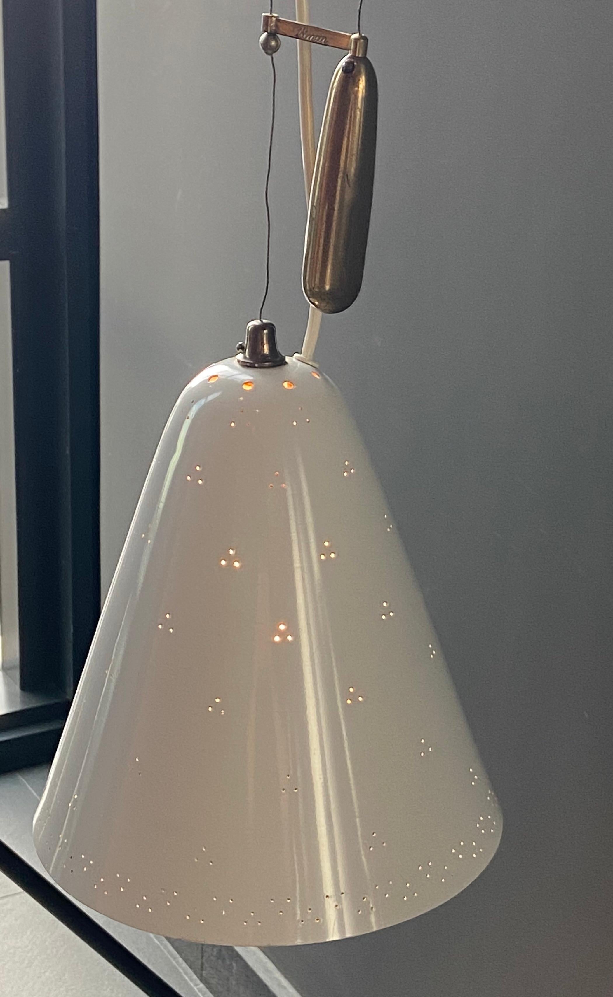 Scandinavo moderno Lampada a sospensione Paavo Tynell, Idman Oy Model No. A 1942, 1950 circa in vendita