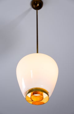 Lampe à suspension Paavo Tynell modèle A 1-9 pour Idman, opale et laiton