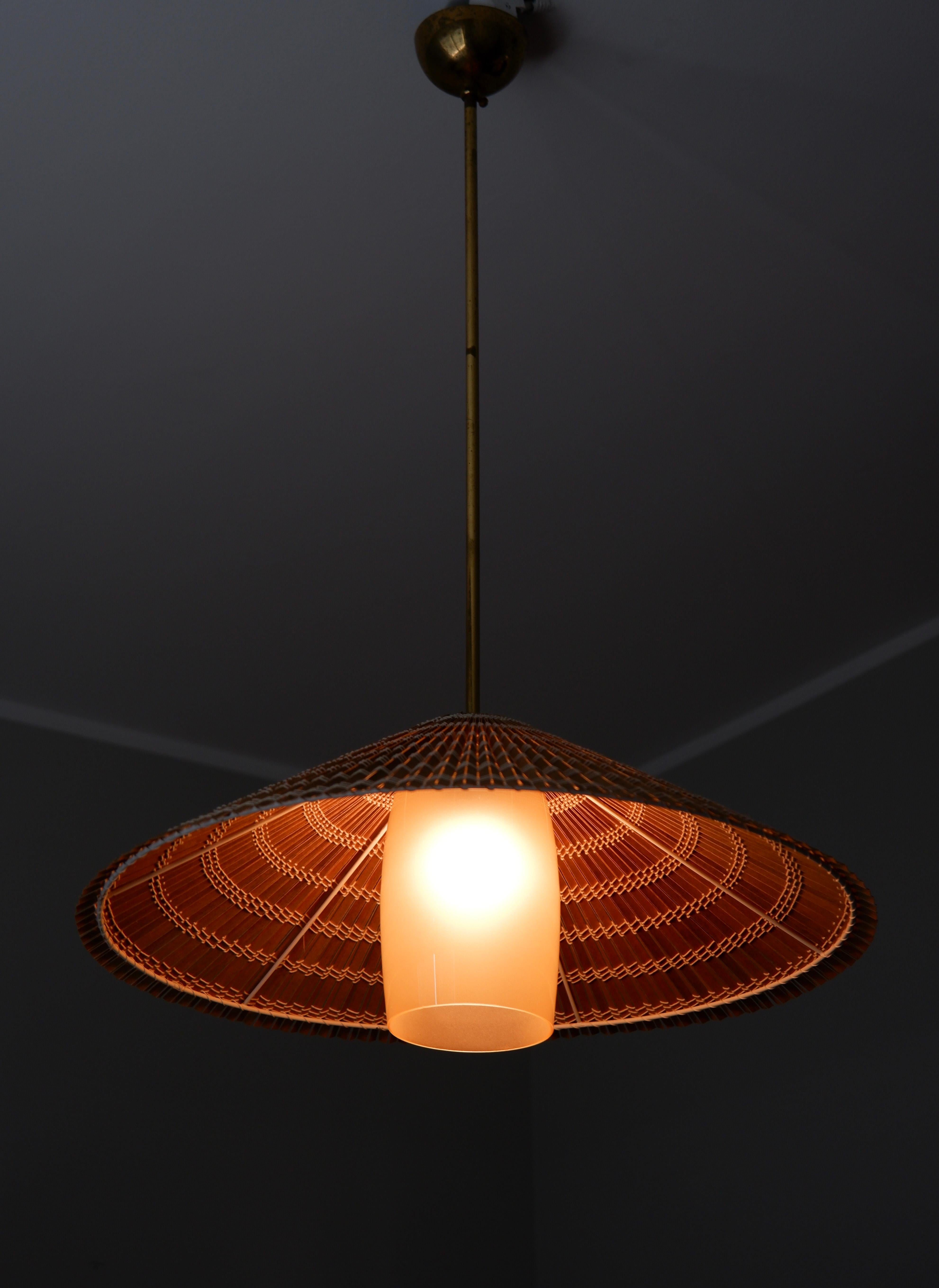 Paavo Tynell pendant model 1083 for Taito, brass, Opal & rattan For Sale 4