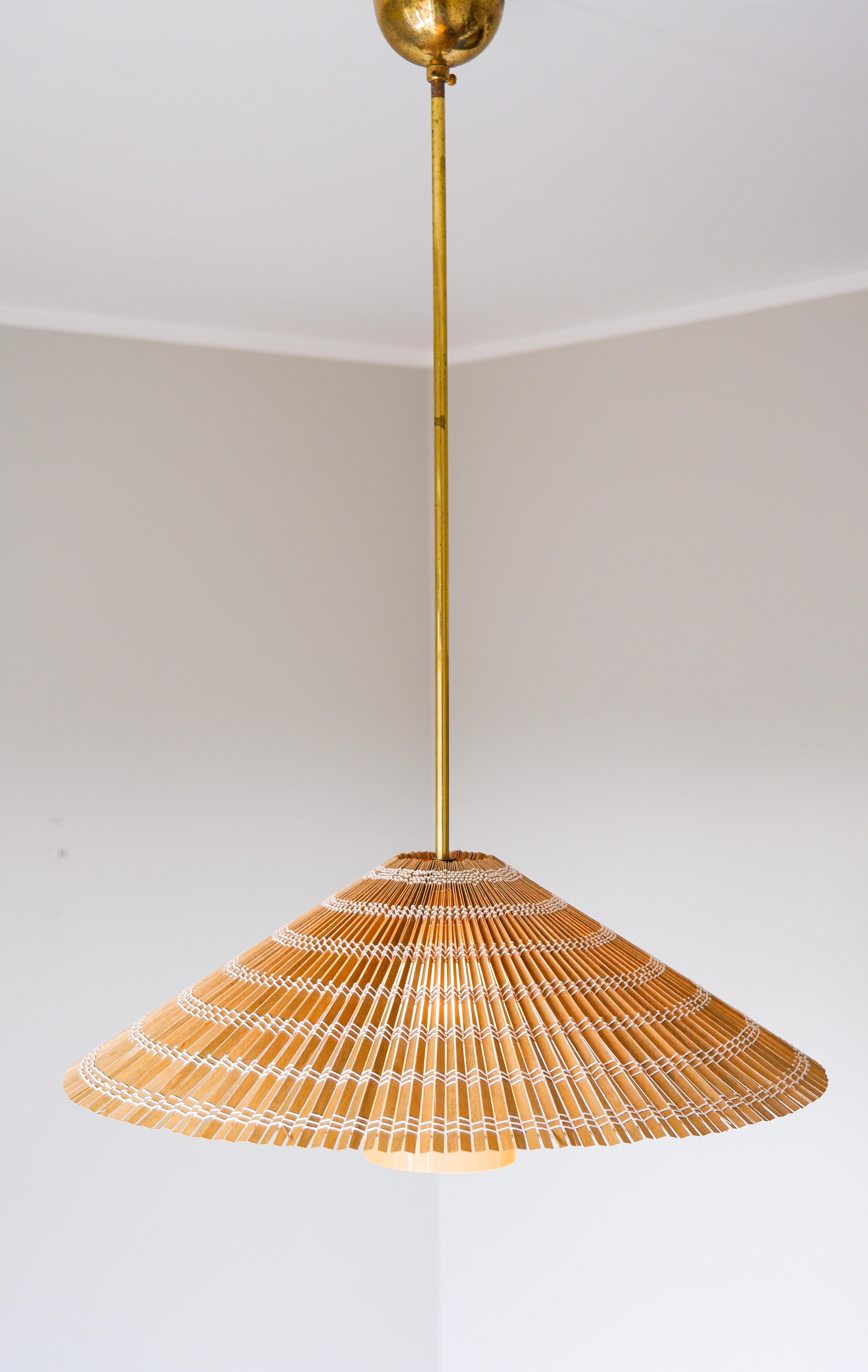 Finnish Paavo Tynell pendant model 1083 for Taito, brass, Opal & rattan For Sale