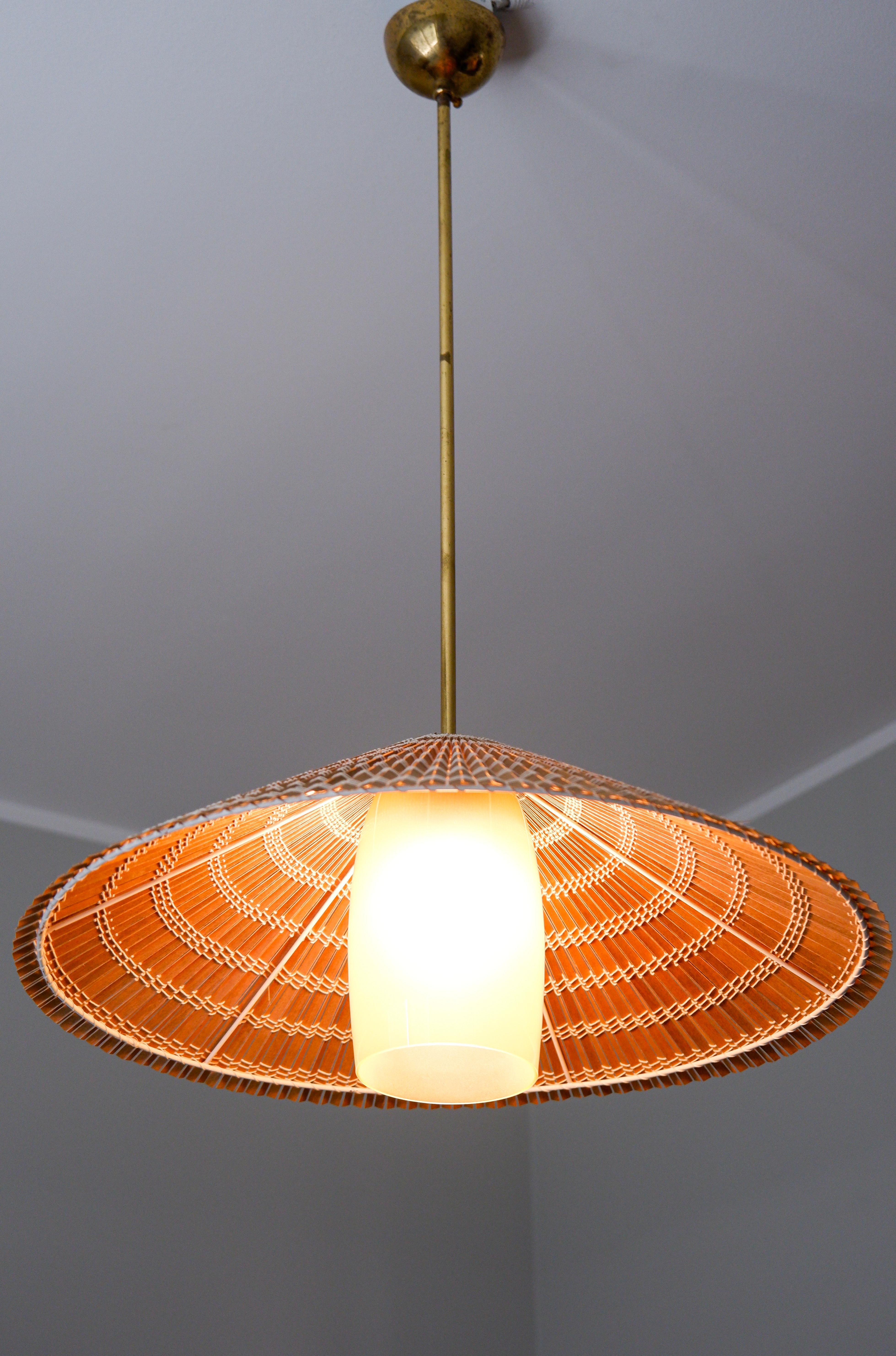 Paavo Tynell pendant model 1083 for Taito, brass, Opal & rattan For Sale 1