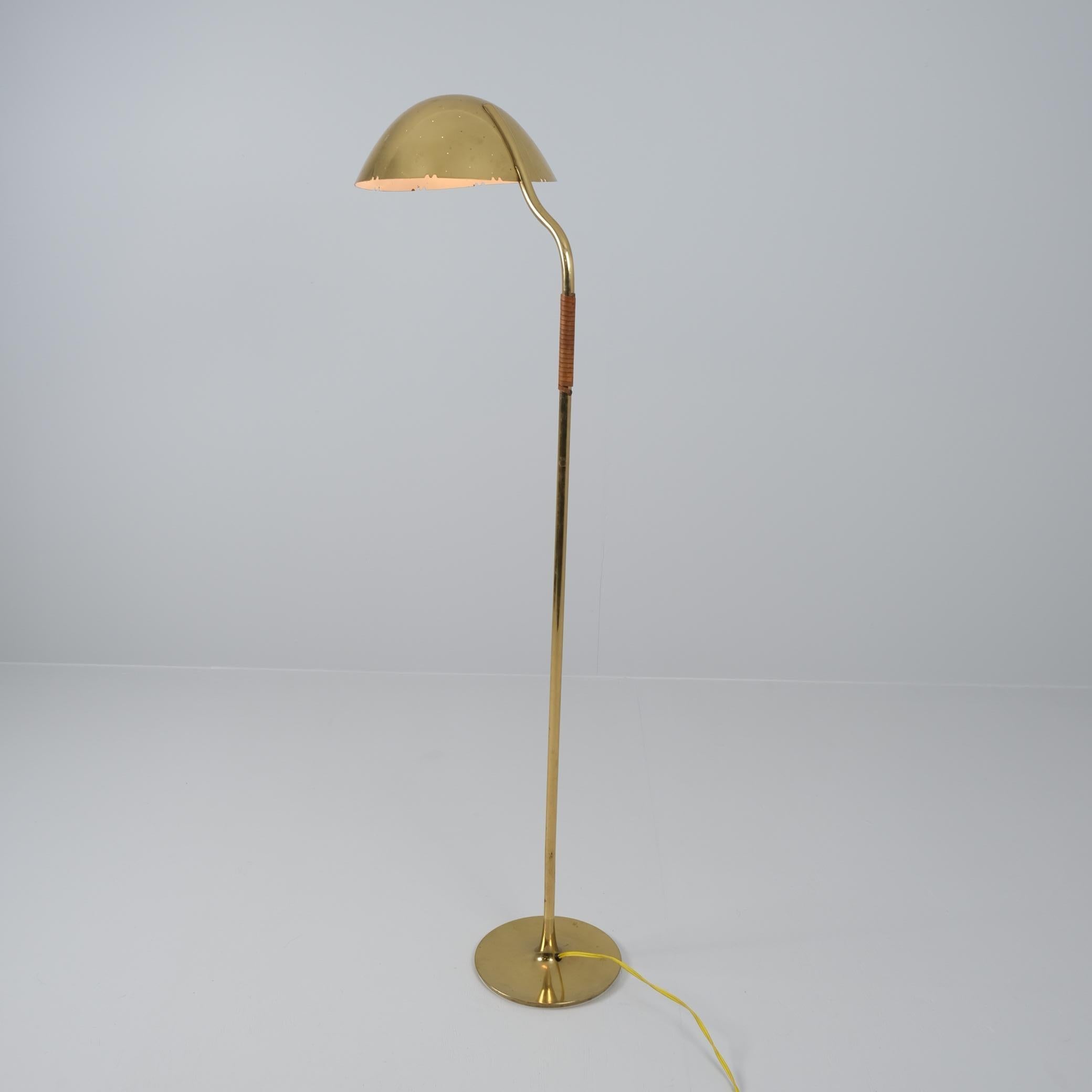 Paavo Tynell Perforated Brass and Leather Floor Lamp Model 9608, Taito 1950s For Sale 5