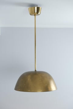 Paavo Tynell, Lampada da soffitto in ottone traforato modello 1953, Taito 1950s