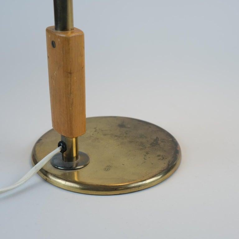 Finnish Paavo Tynell Perforated Brass & Wooden Handle Table Lamp Model 9216, Taito 1950s For Sale