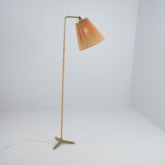 Stehlampe „Propeller“ von Paavo Tynell, Modell 9631 aus Messing und Rattan, Taito 1950er Jahre