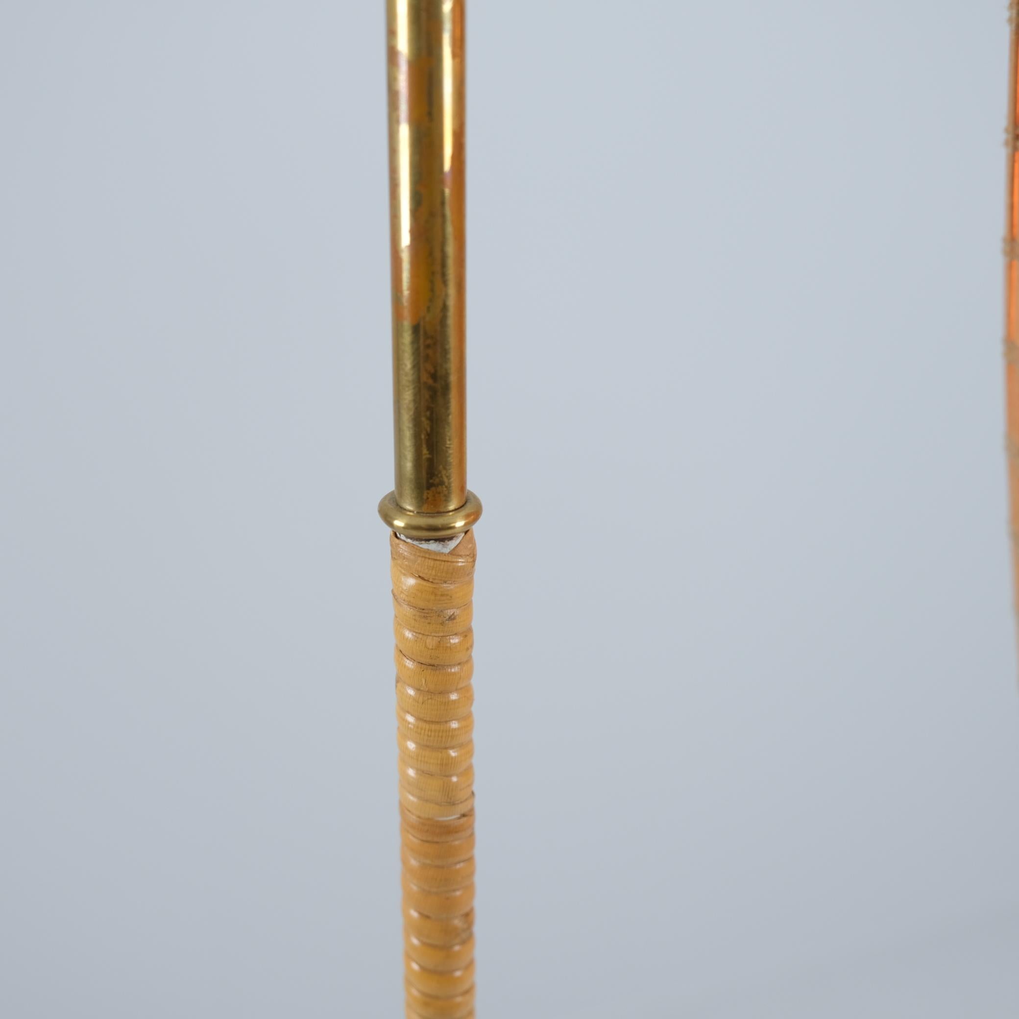 Lampadaire 'Propeller' modèle 9631 en laiton et rotin, Paavo Tynell, Taito années 1950 Bon état - En vente à Helsinki, FI
