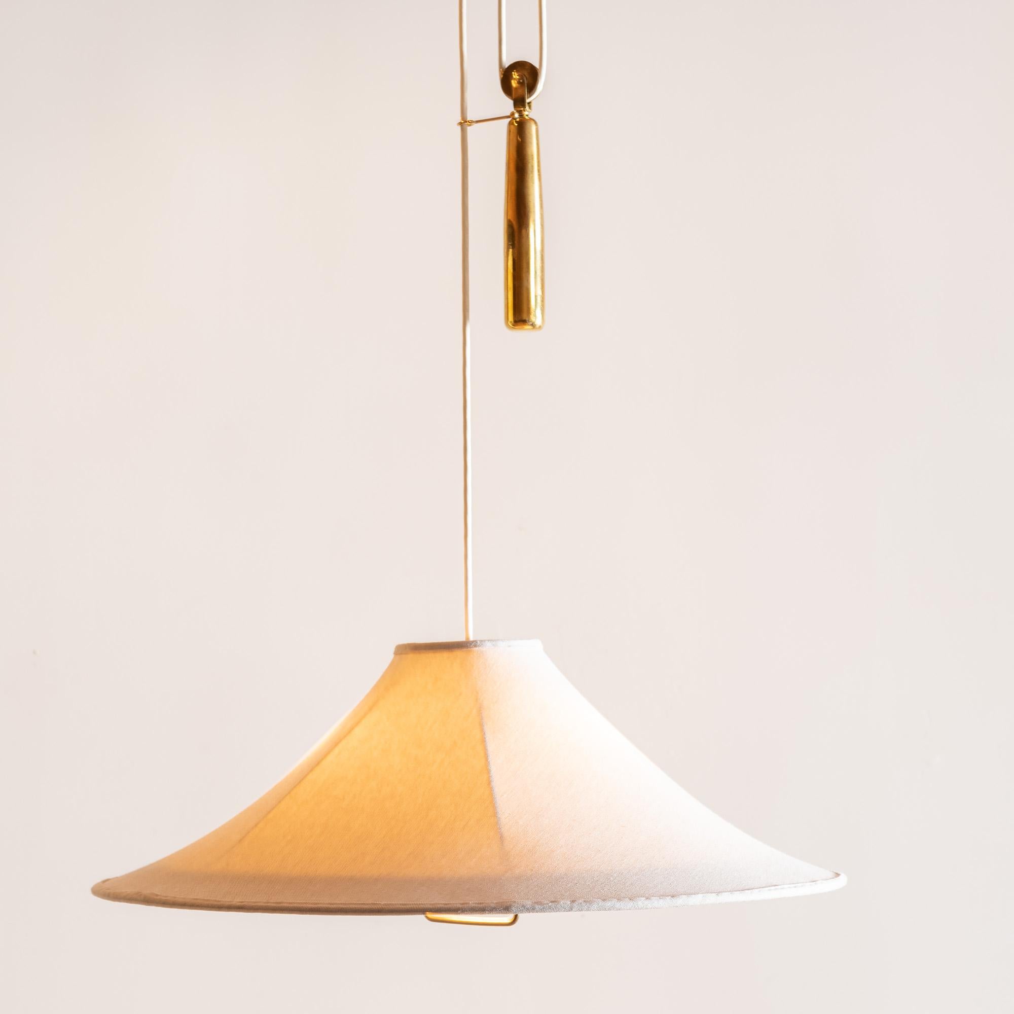 A rare ceiling lamp with brass pulley in linen with original canopy and fabric diffuser. For Taito Oy, Finland, 1940s.

Drop range is 50