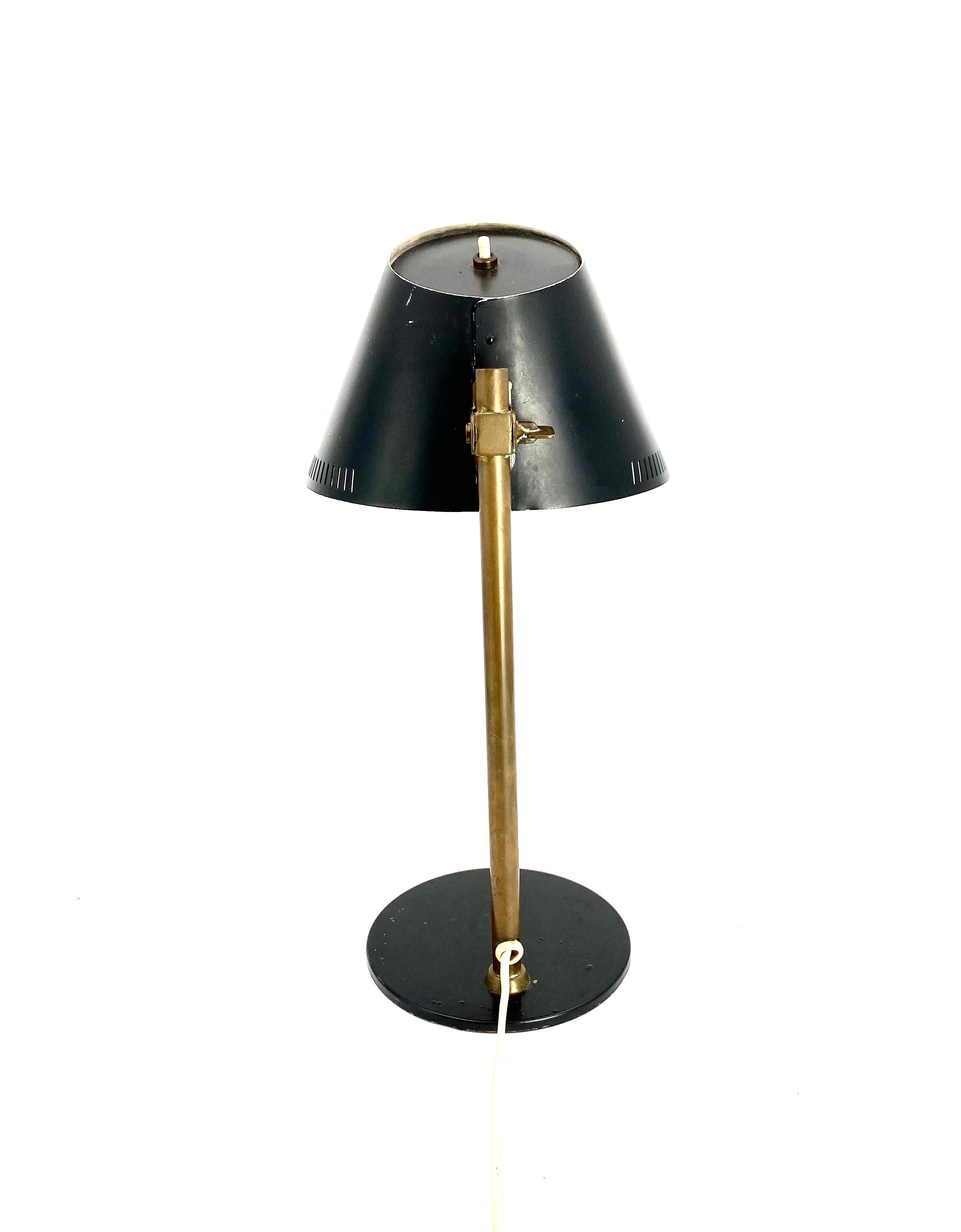 Paavo Tynell Rare Table Lamp Mod. 9227, by Taito E Idman, Finland, 1958 For Sale 4