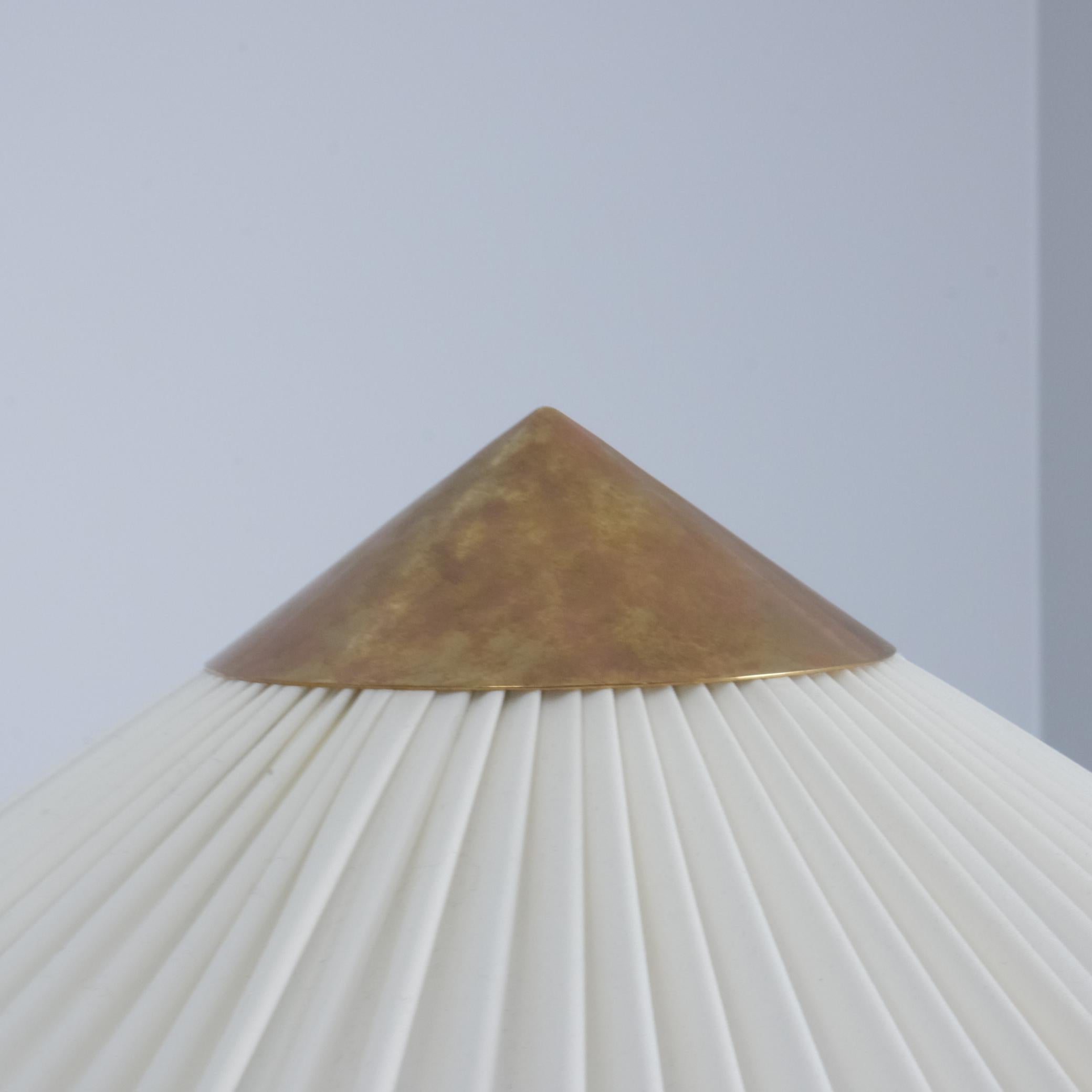 Lampada da terra con gamba Raven di Paavo Tynell, modello. 9615, Whiting con rattan, Taito Oy 1950s in vendita 2