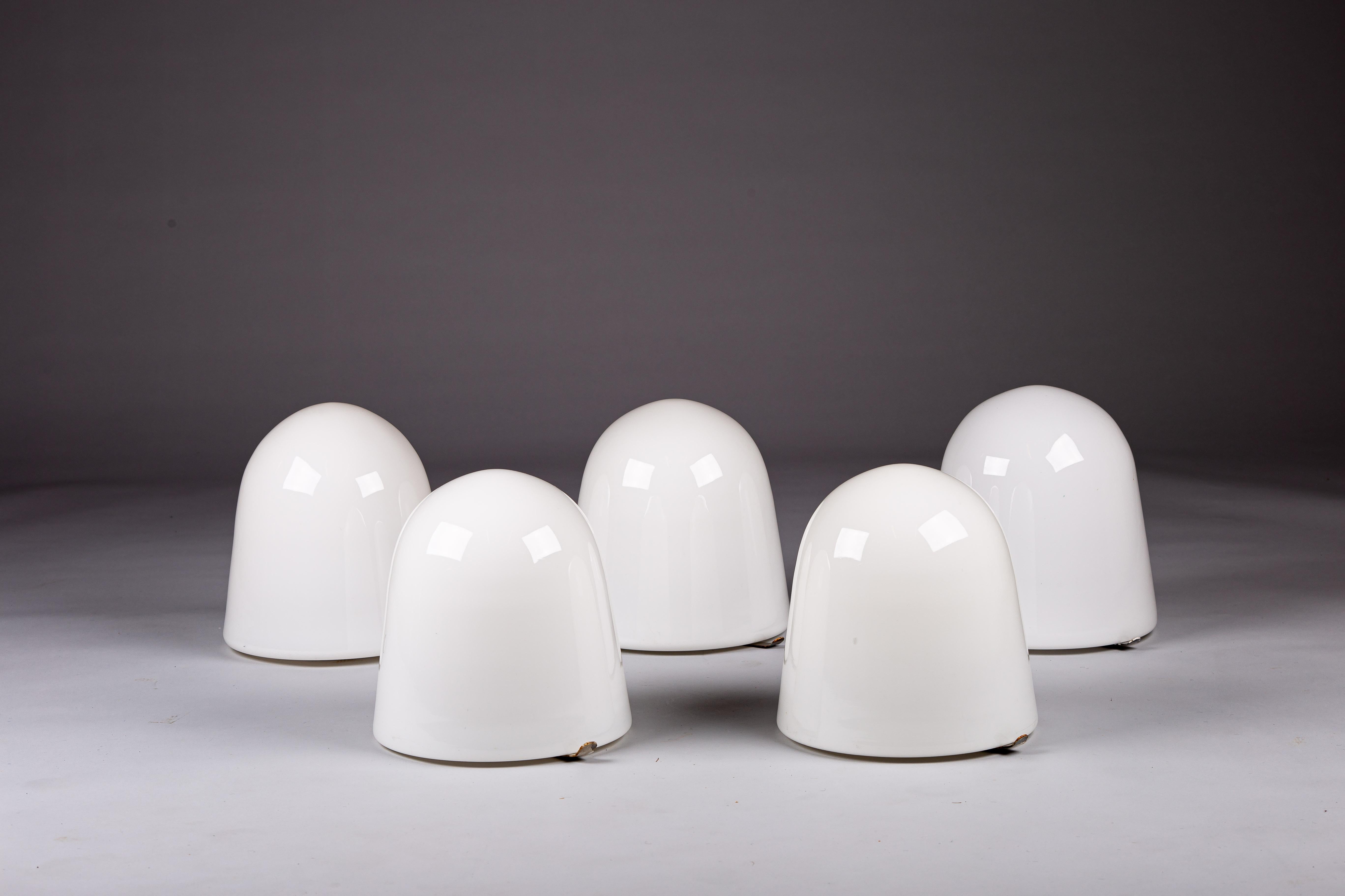 Paavo Tynell, ensemble de montures encastrées en verre opalin modernes du milieu du siècle dernier pour Idman Oy en vente 3