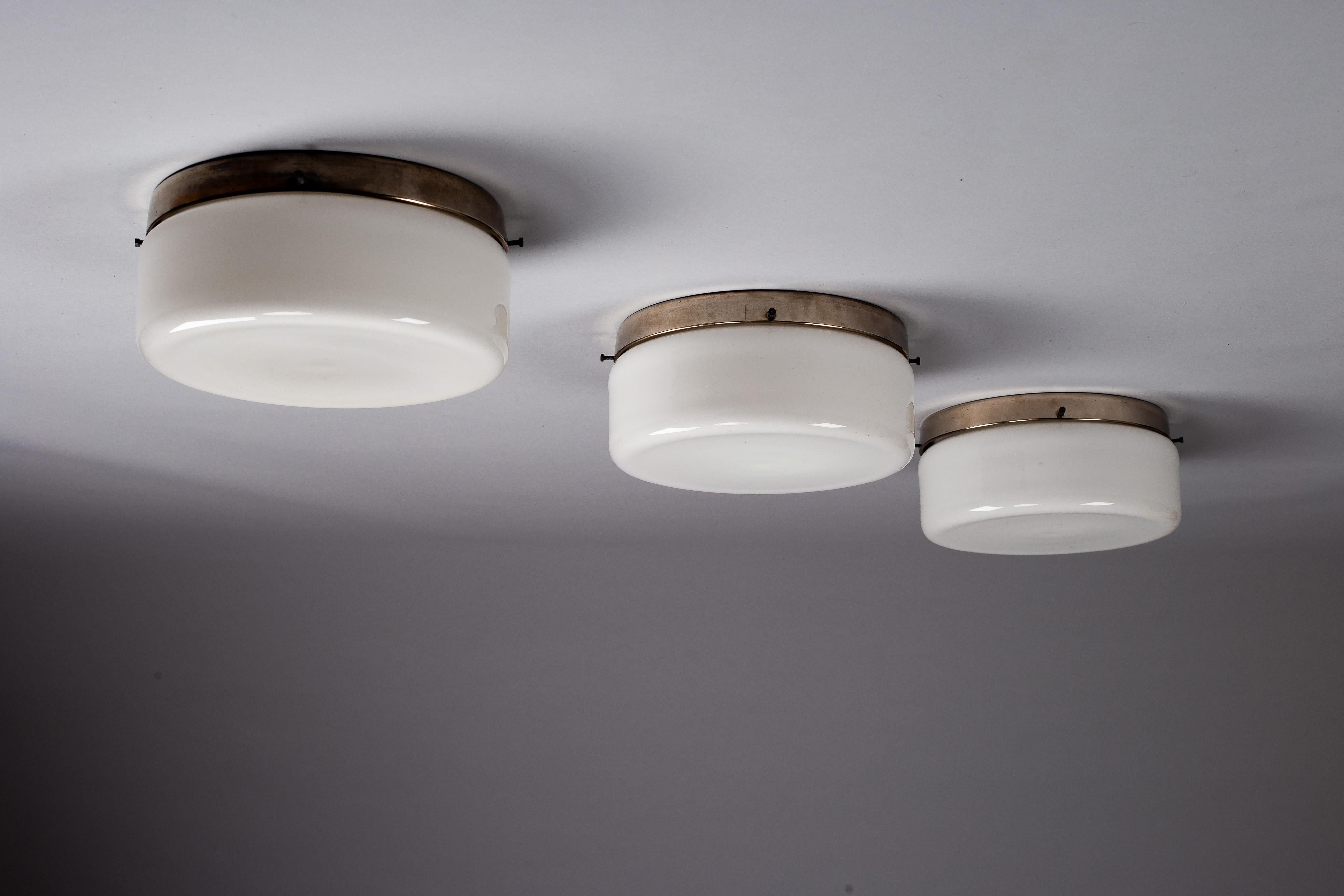 Paavo Tynell, ensemble de trois montures encastrées en verre opalin des années 1930, Taito Oy en vente 2