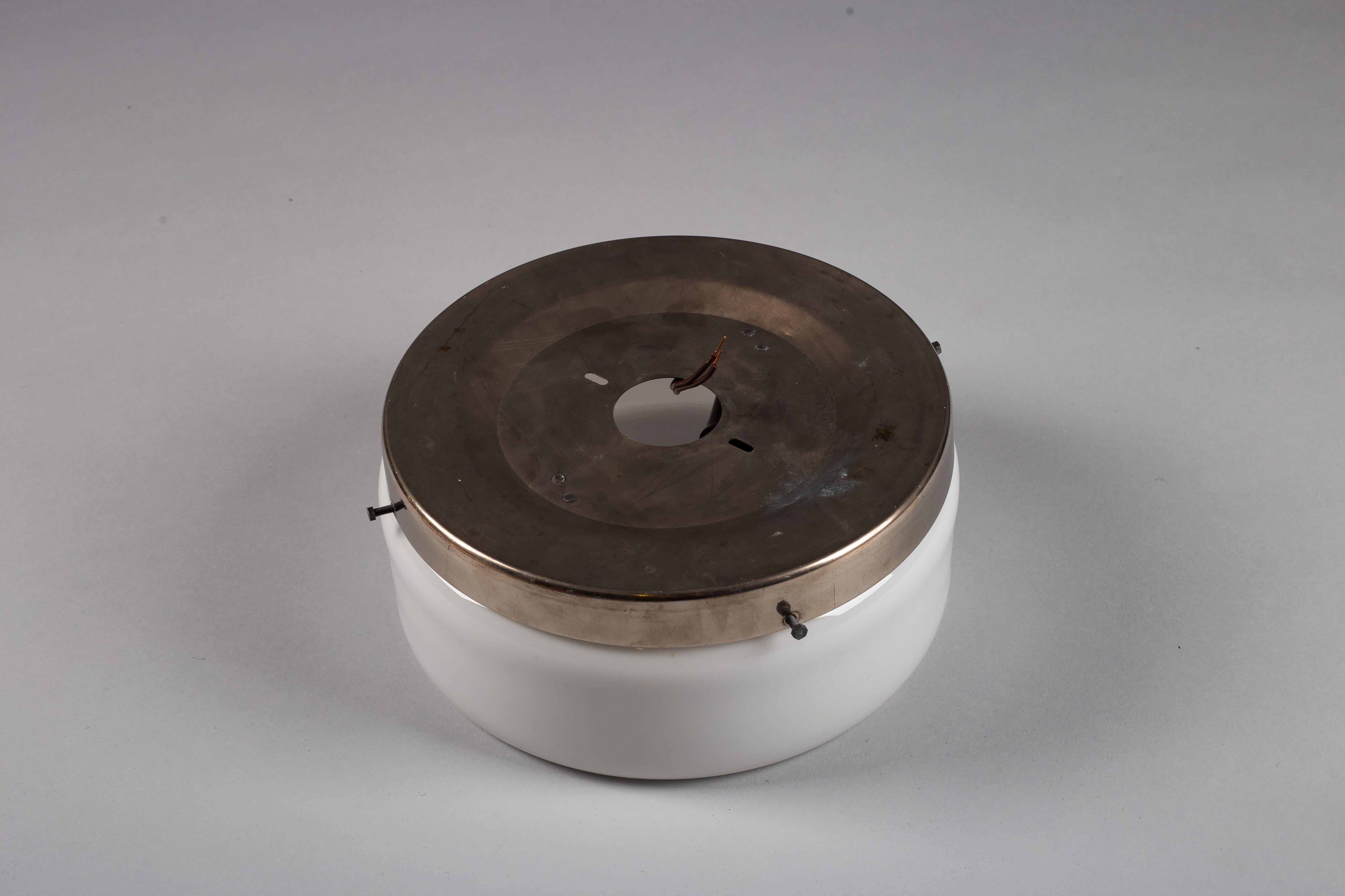 Paavo Tynell, ensemble de trois montures encastrées en verre opalin des années 1930, Taito Oy en vente 7