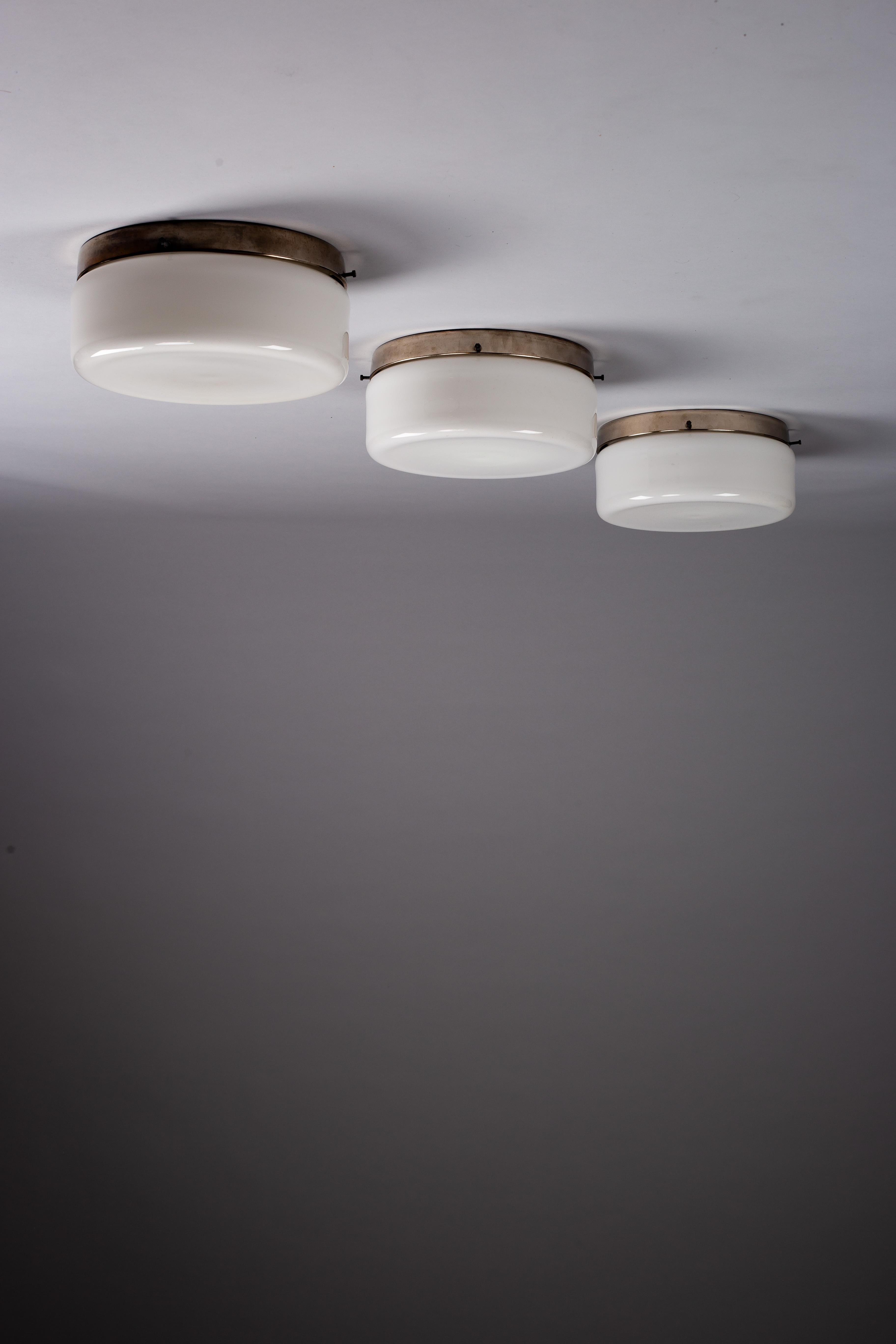 Art déco Paavo Tynell, ensemble de trois montures encastrées en verre opalin des années 1930, Taito Oy en vente