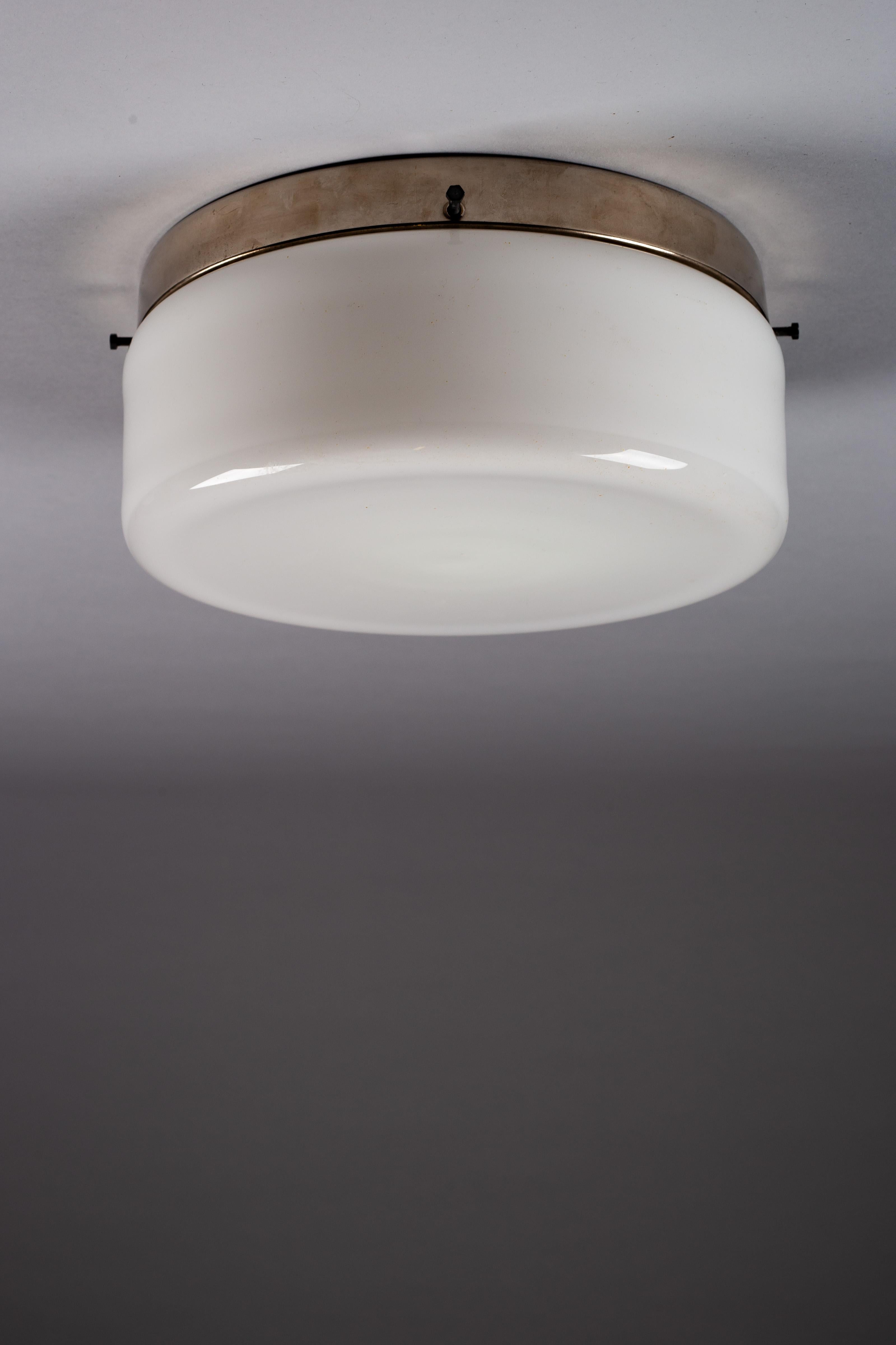 Paavo Tynell, ensemble de trois montures encastrées en verre opalin des années 1930, Taito Oy Bon état - En vente à Turku, Varsinais-Suomi