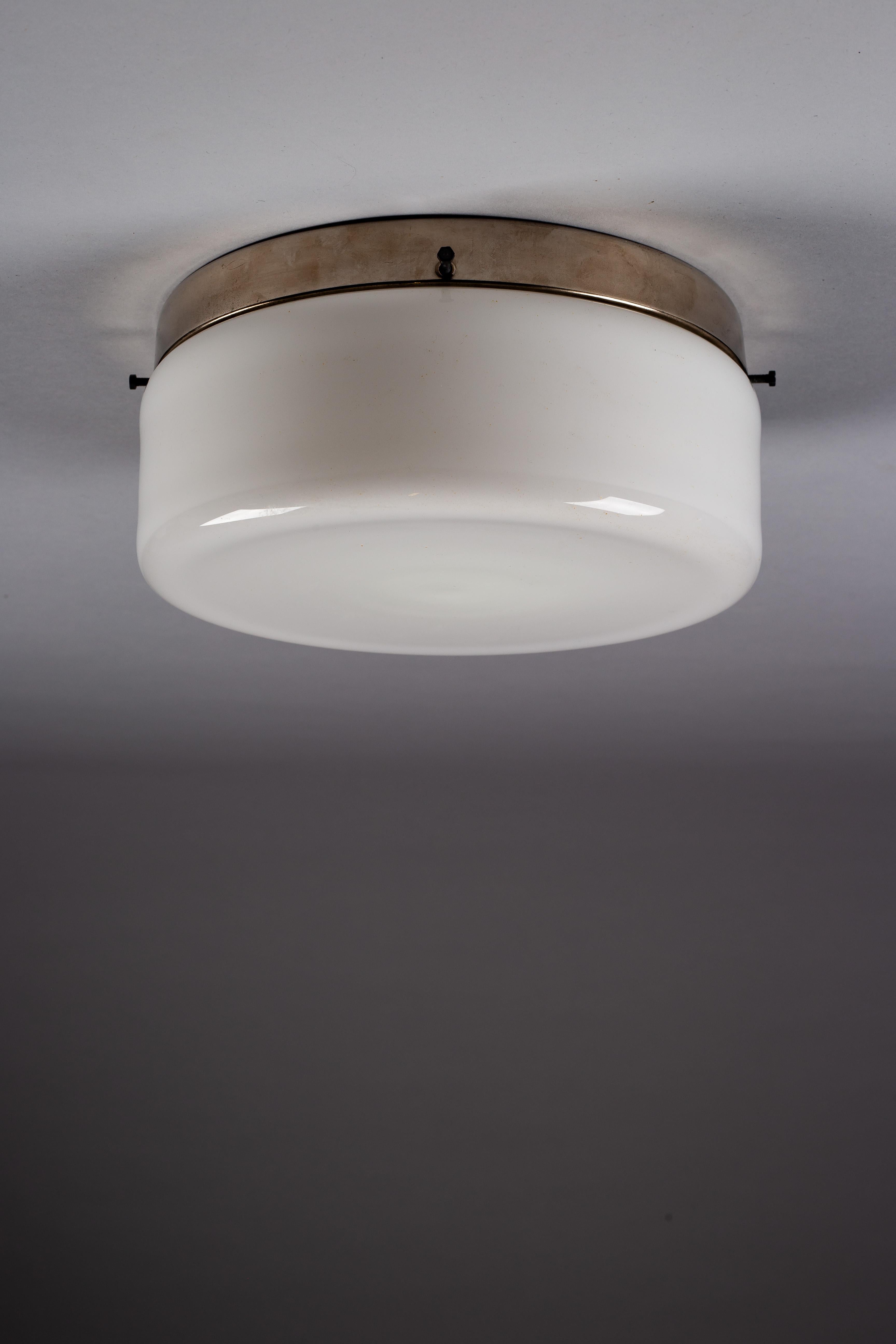 Paavo Tynell, ensemble de trois montures encastrées en verre opalin des années 1930, Taito Oy en vente 1