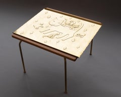 Beistelltisch von Paavo Tynell mit Dekoration von Helena Tynell – Finland House 1949