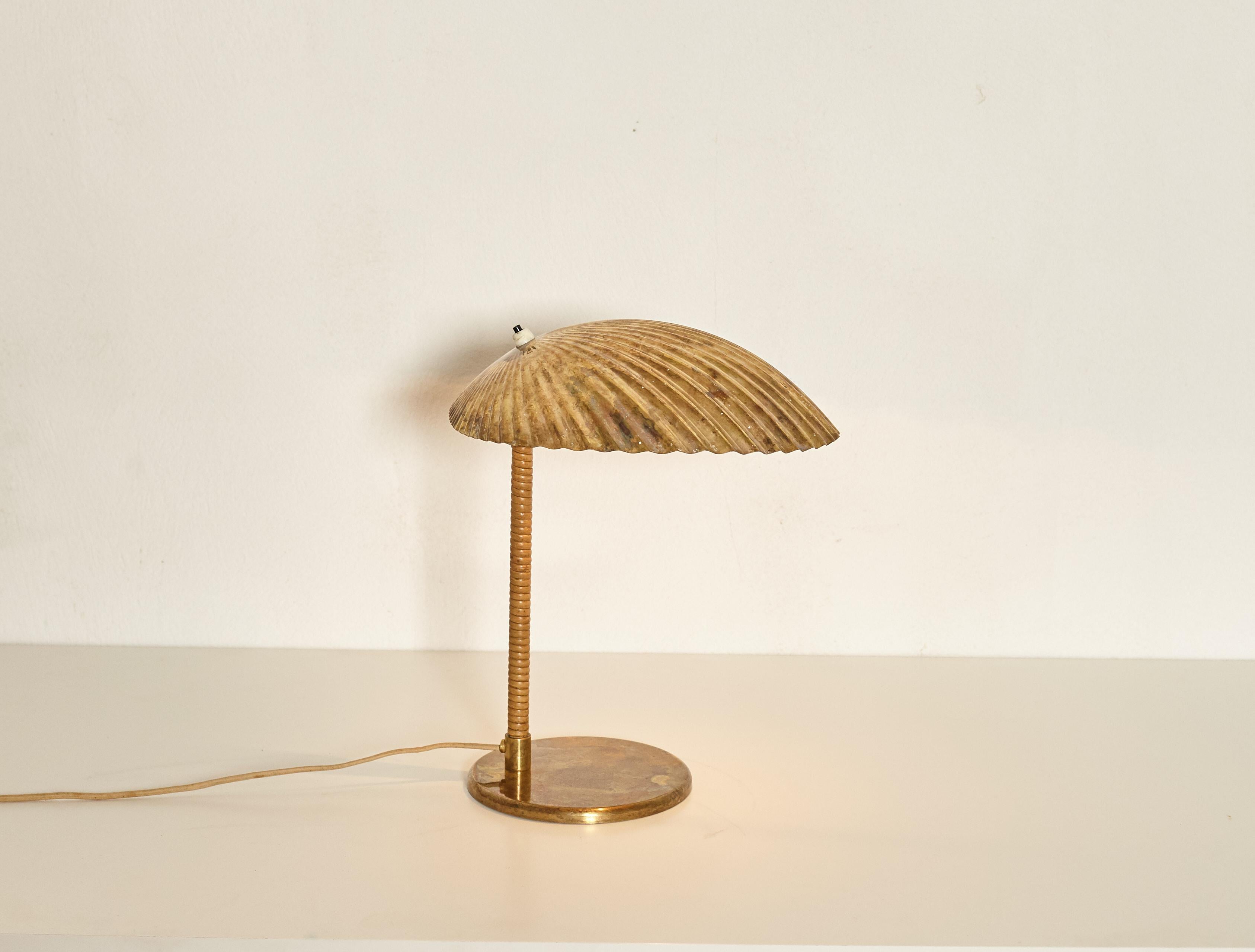 Paavo Tynell Simpukka ‘Clam’ Table / Desk Lamp, Taito Oy, Finland, 1930s-1940s 9