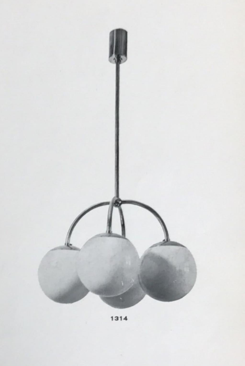 Ciondolo Paavo Tynell Snowberry Modello 1314, ottone e vetro opalino, Taito 1930 in vendita 4