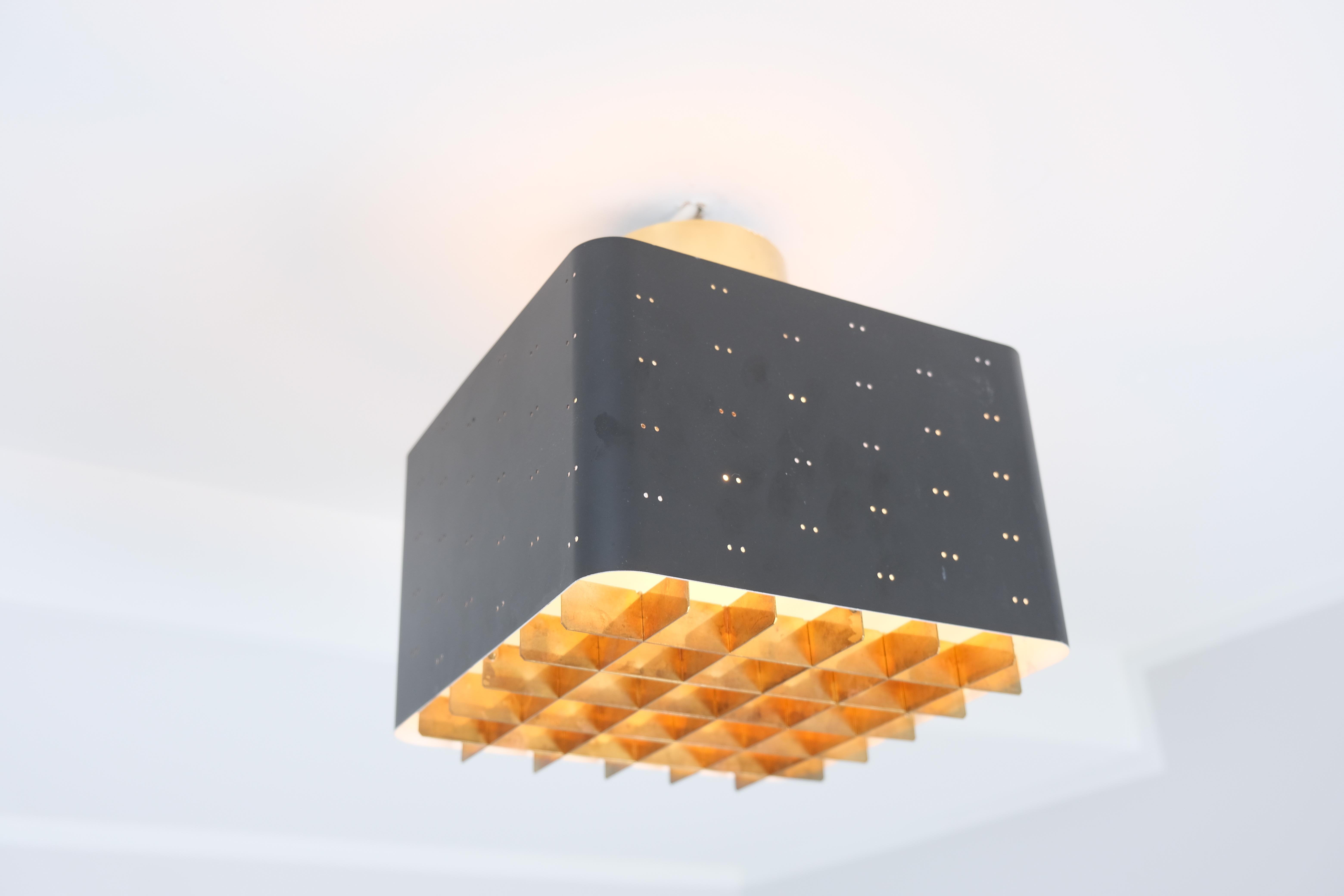 Paavo Tynell Lampe de plafond Starry Sky 9068 en noir et laiton, Idman 1950s en vente 3
