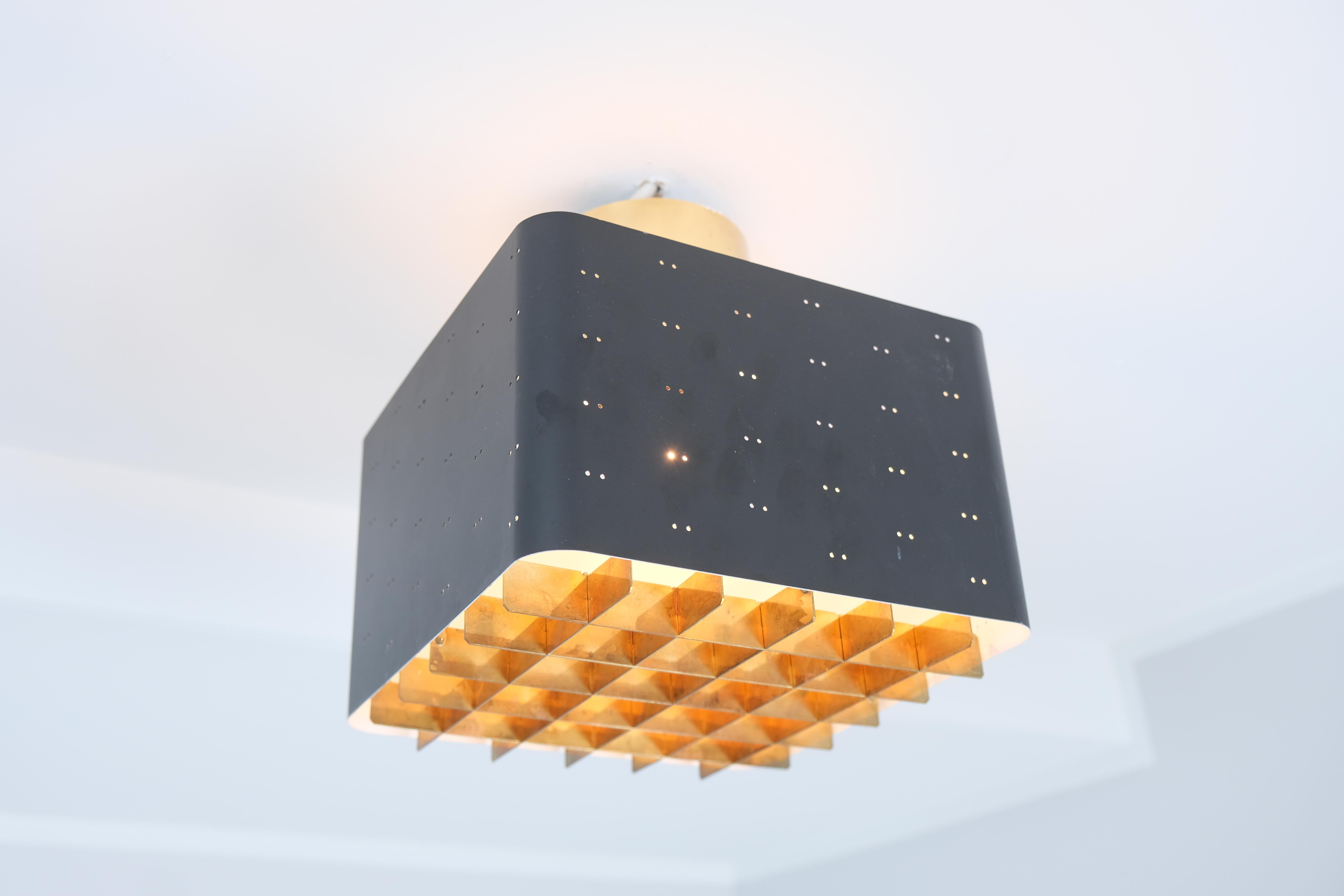 Paavo Tynell Lampe de plafond Starry Sky 9068 en noir et laiton, Idman 1950s en vente 4