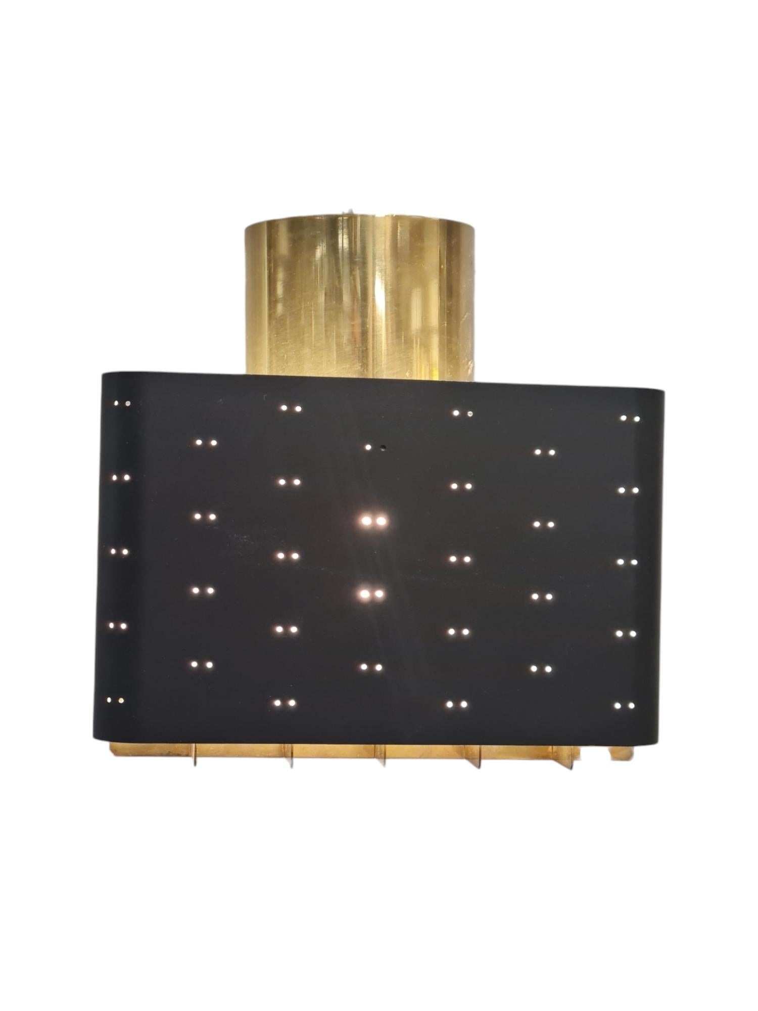 Scandinavo moderno Lampada da soffitto Paavo Tynell Starry Sky 9068 in nero e ottone, Idman 1950s in vendita