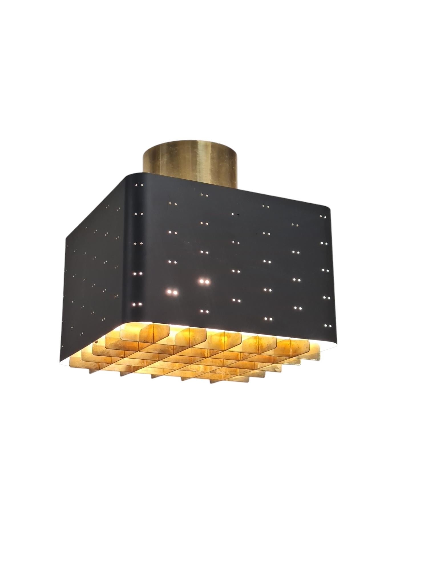 Finlandese Lampada da soffitto Paavo Tynell Starry Sky 9068 in nero e ottone, Idman 1950s in vendita