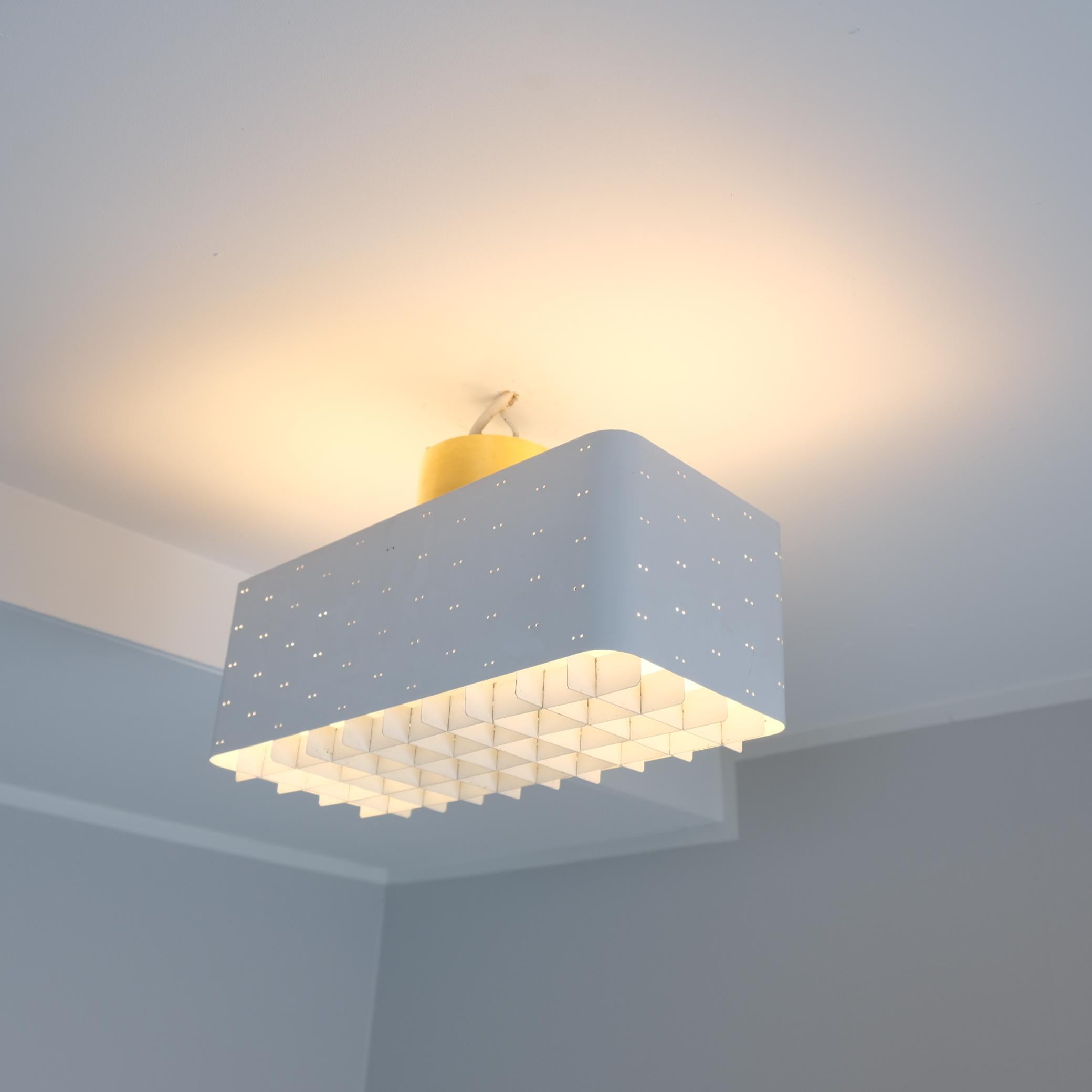 Scandinavo moderno Lampada da soffitto a cielo stellato Paavo Tynell 9068 in colore bianco originale, Idman 1960 in vendita