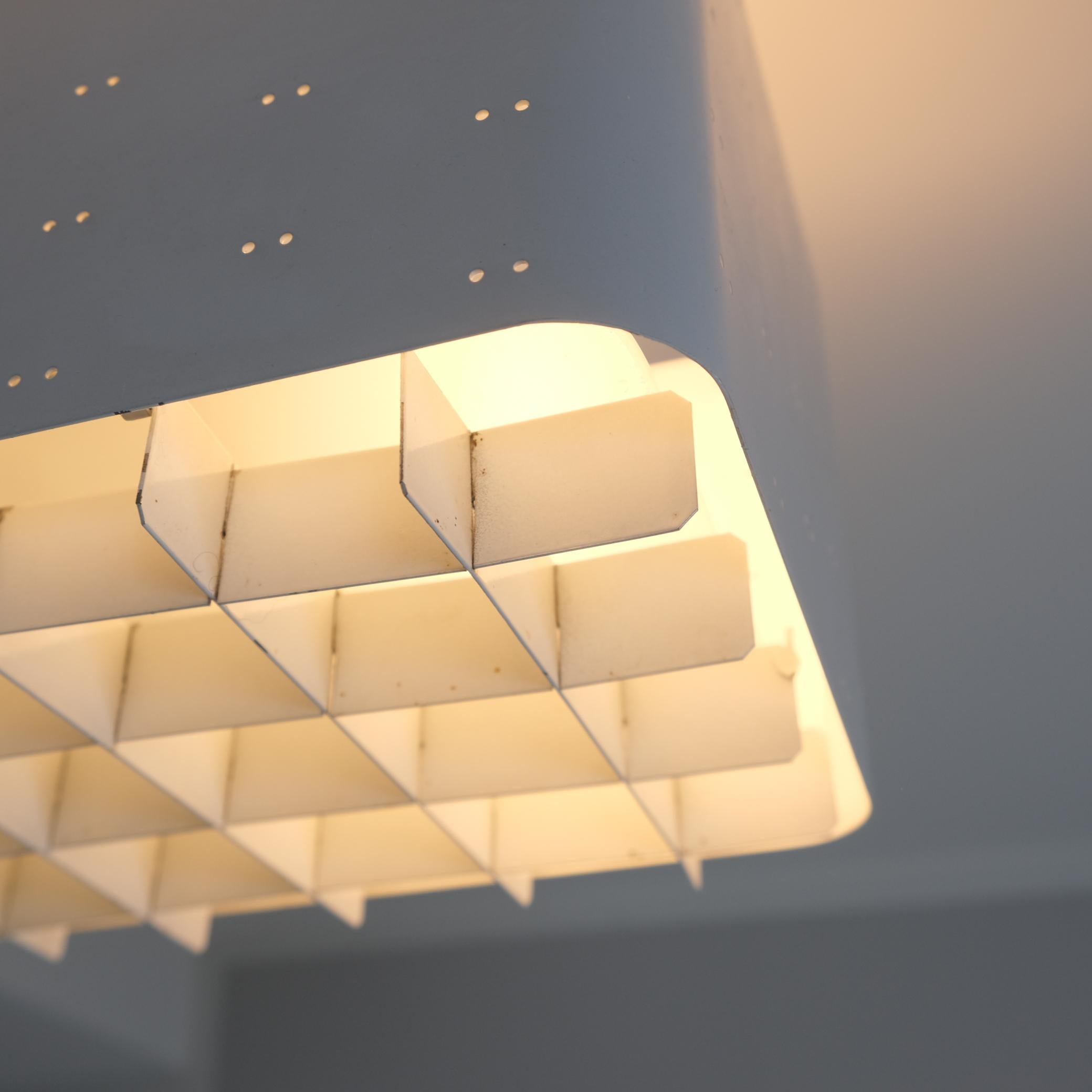 Metà XX secolo Lampada da soffitto a cielo stellato Paavo Tynell 9068 in colore bianco originale, Idman 1960 in vendita