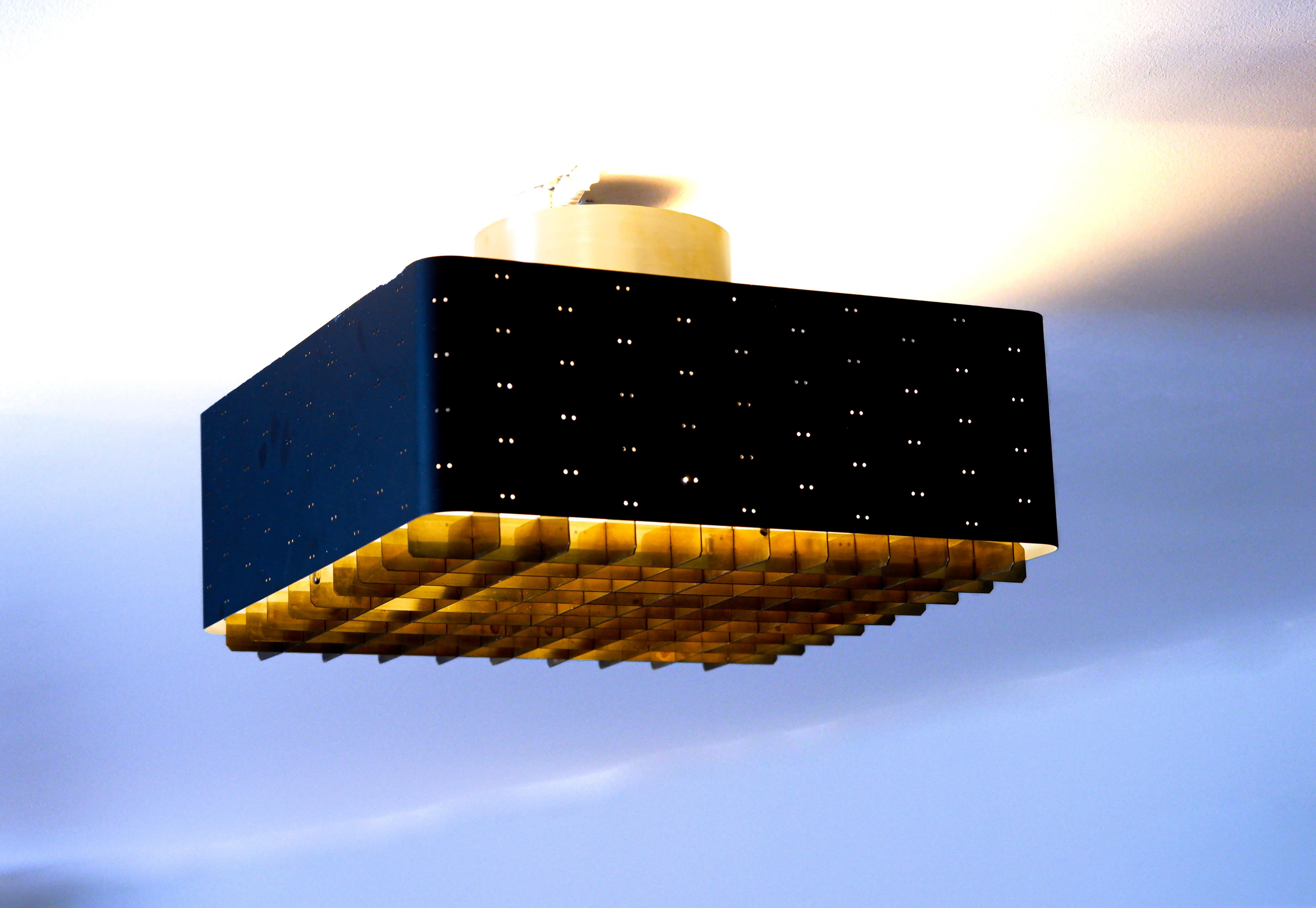 Iconic scandinavian lamp, the starry sky is one of the master piece created by Paavo Tynell. All original and rare Starry Sky model 9068 produced by Idman Oy and designed by Paavo Tynell in the 40's. This example is all original with it's original