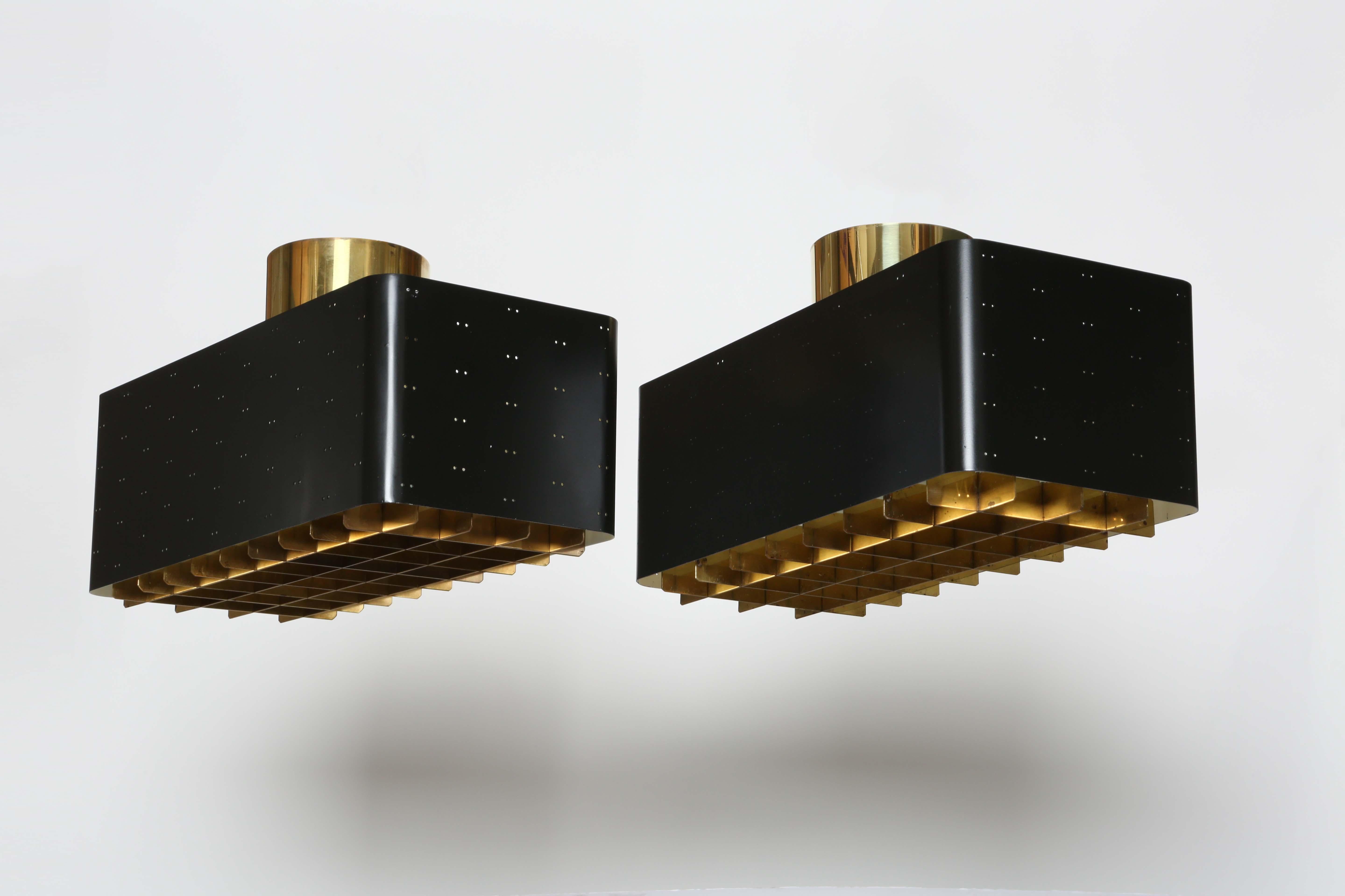 Paavo Tynell Starry Sky modèle 9068 plafonniers pour Idman Oy.
Ensemble de 2.
Modèle 9068 