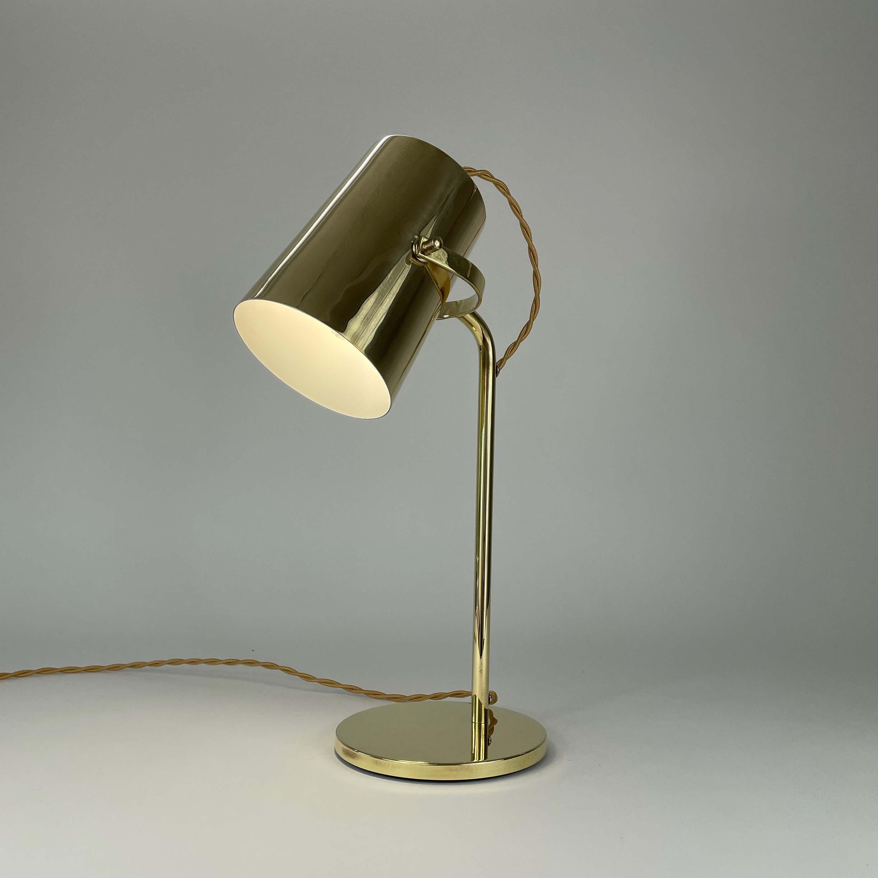 Paavo Tynell Style Adjustable Brass Table Lamp, Finland 1940s In Good Condition For Sale In NUEMBRECHT, NRW