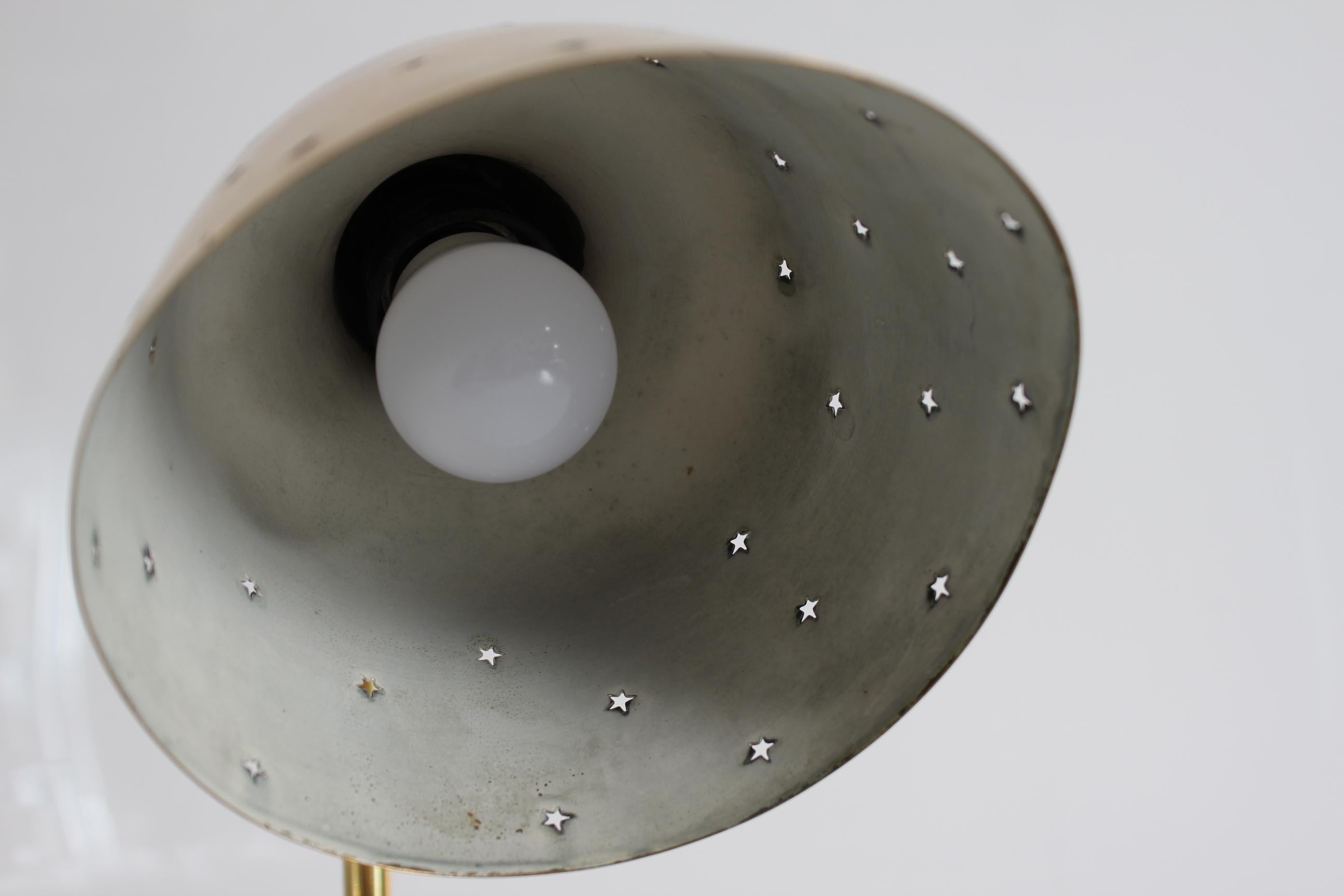 Lampe de bureau flexible de style Paavo Tynell en laiton avec Patina Scandinavia 1930s en vente 4