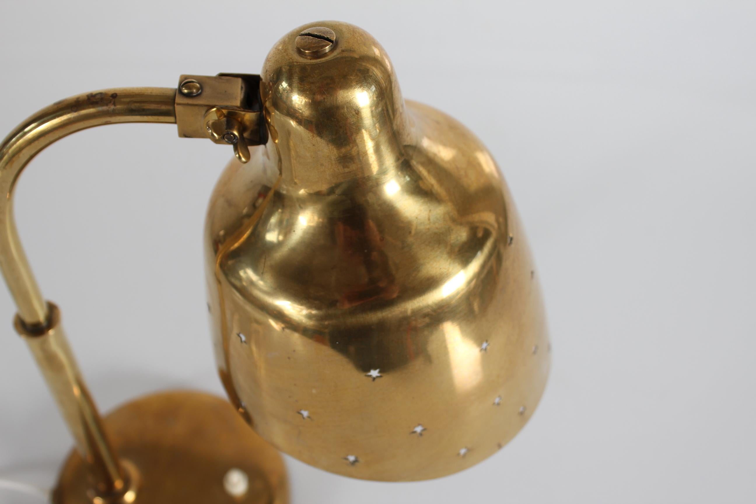 Lampe de bureau flexible de style Paavo Tynell en laiton avec Patina Scandinavia 1930s en vente 5