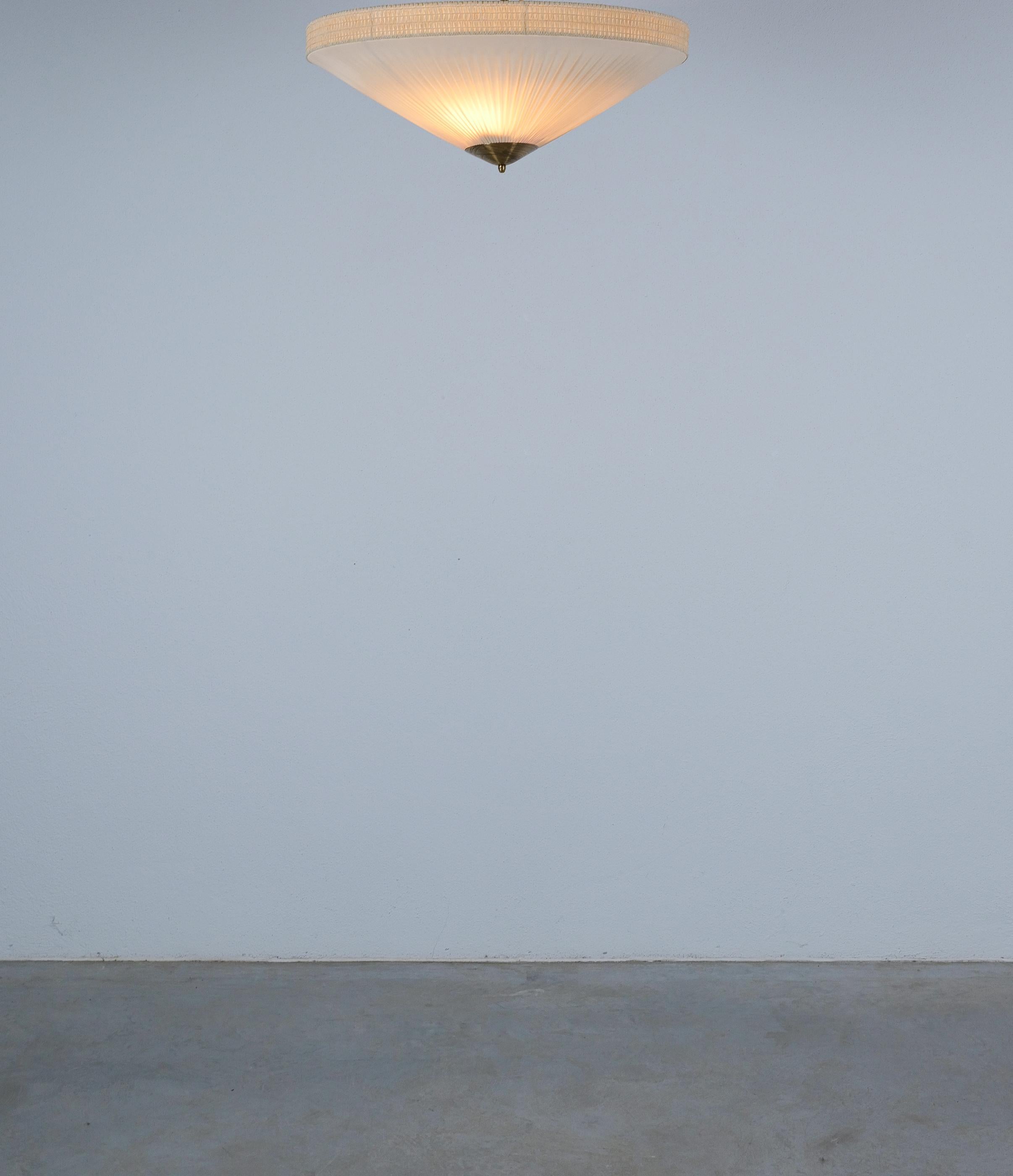 Paavo Tynell Style Flush Mountains Laiton et vinyle, Finlande 1950 en vente 1