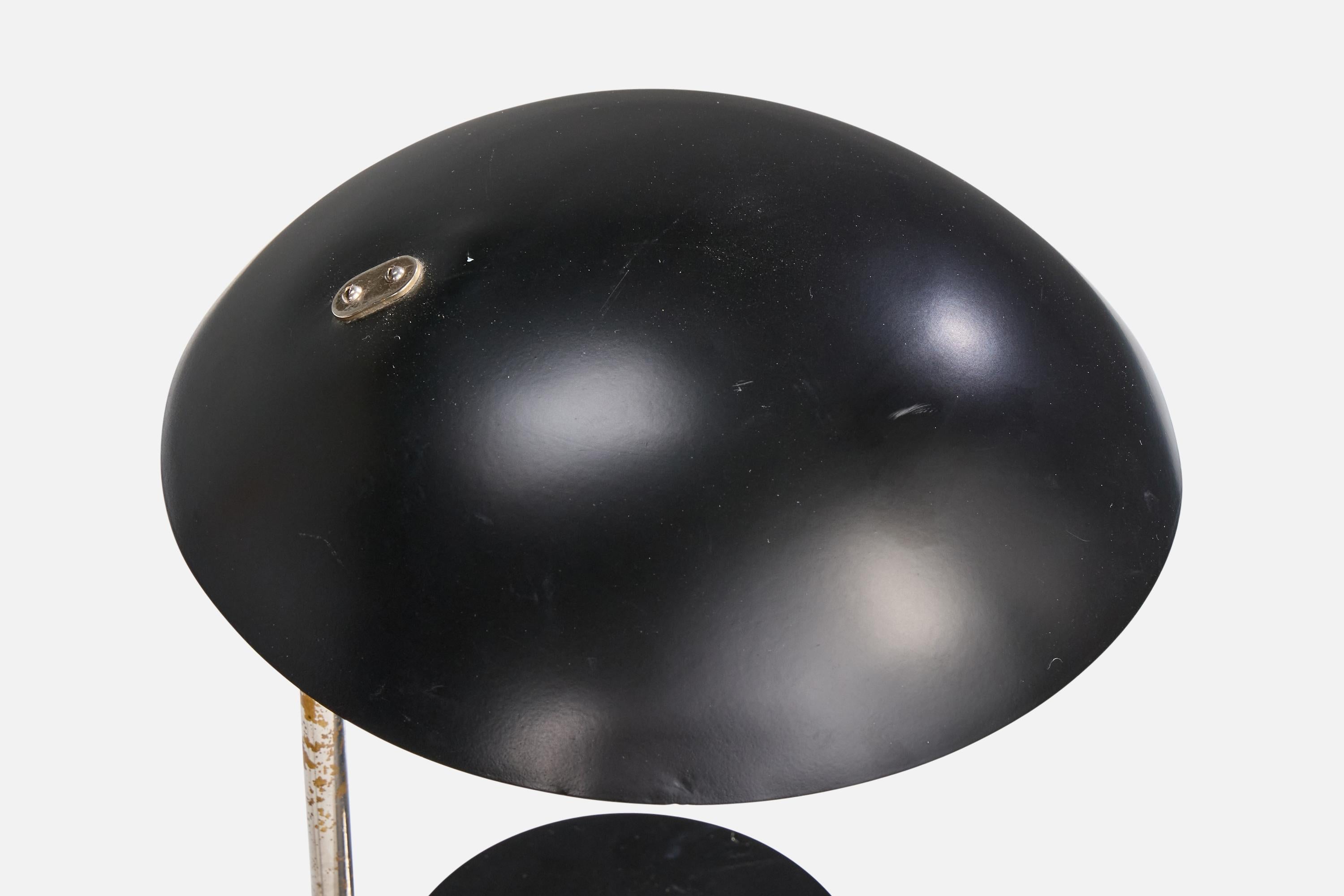 Paavo Tynell, lampe de table, chrome, métal, Finlande, années 1930 Bon état - En vente à High Point, NC