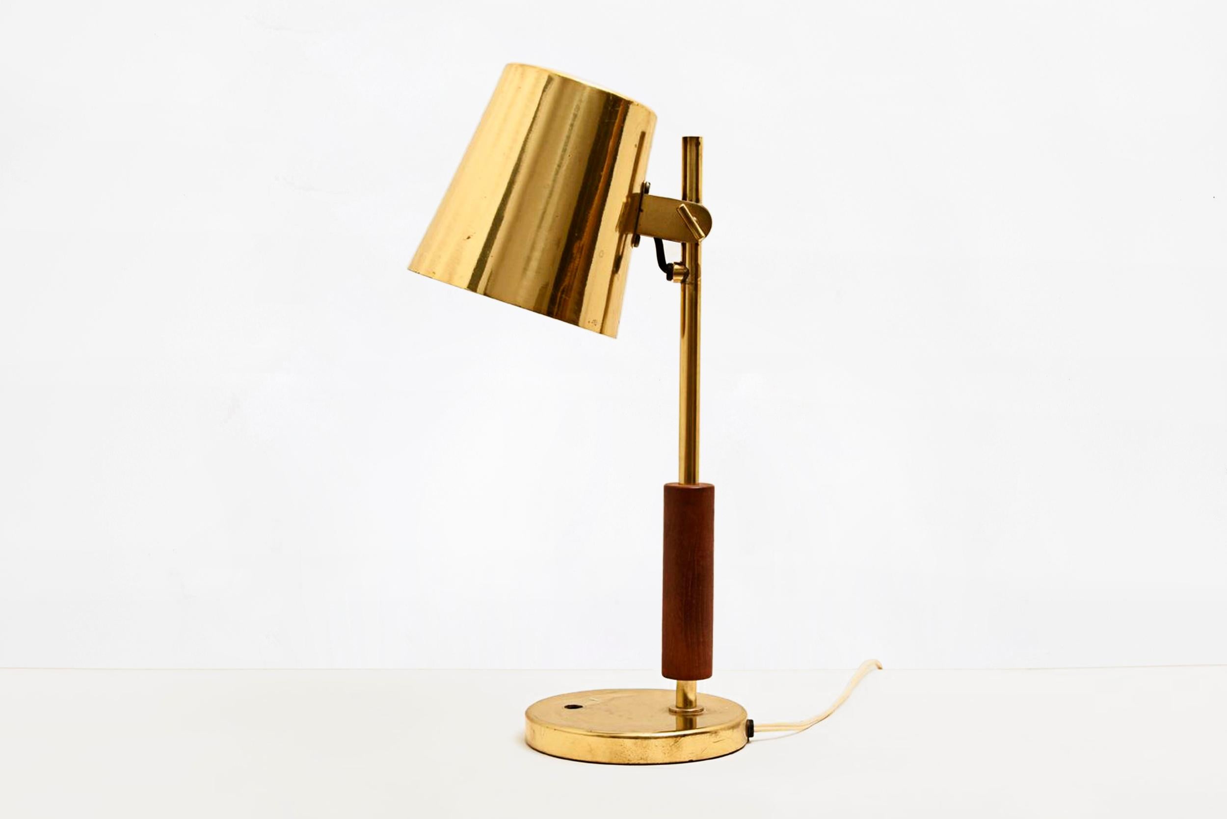 Paavo Tynell 
Table lamp
Commissioned for the “Hotell Vaakuna”
Finland, 1940
Brass, teak
From the archives of Side Gallery 

Measurements:
32 cm x 41 H cm
12.5 in x 16 H in

Bio
Paavo Tynell (1890-1973) was an Industrial designer, known