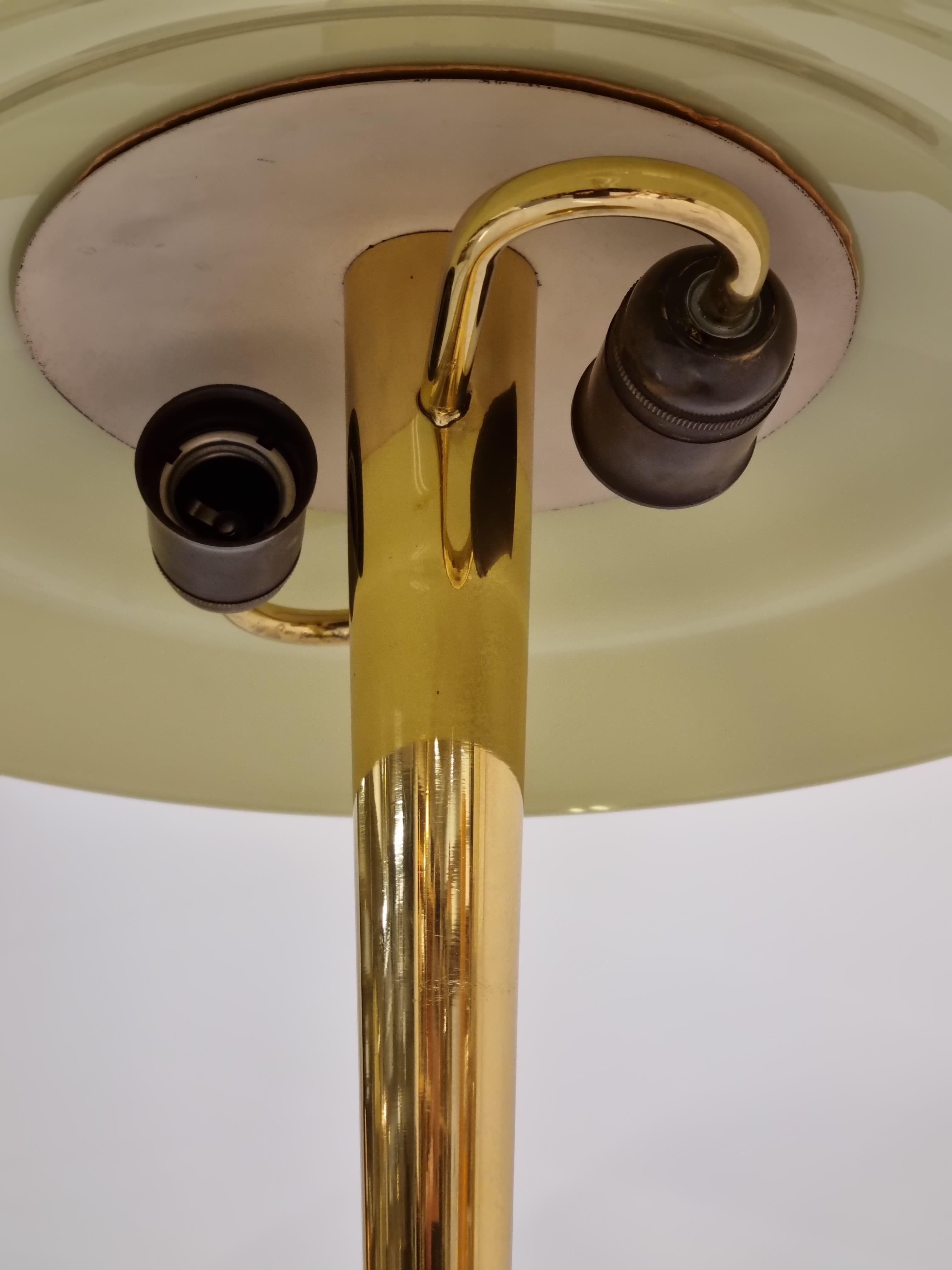 Lampe de bureau Paavo Tynell Modèle 5061 par Taito Bon état - En vente à Helsinki, FI