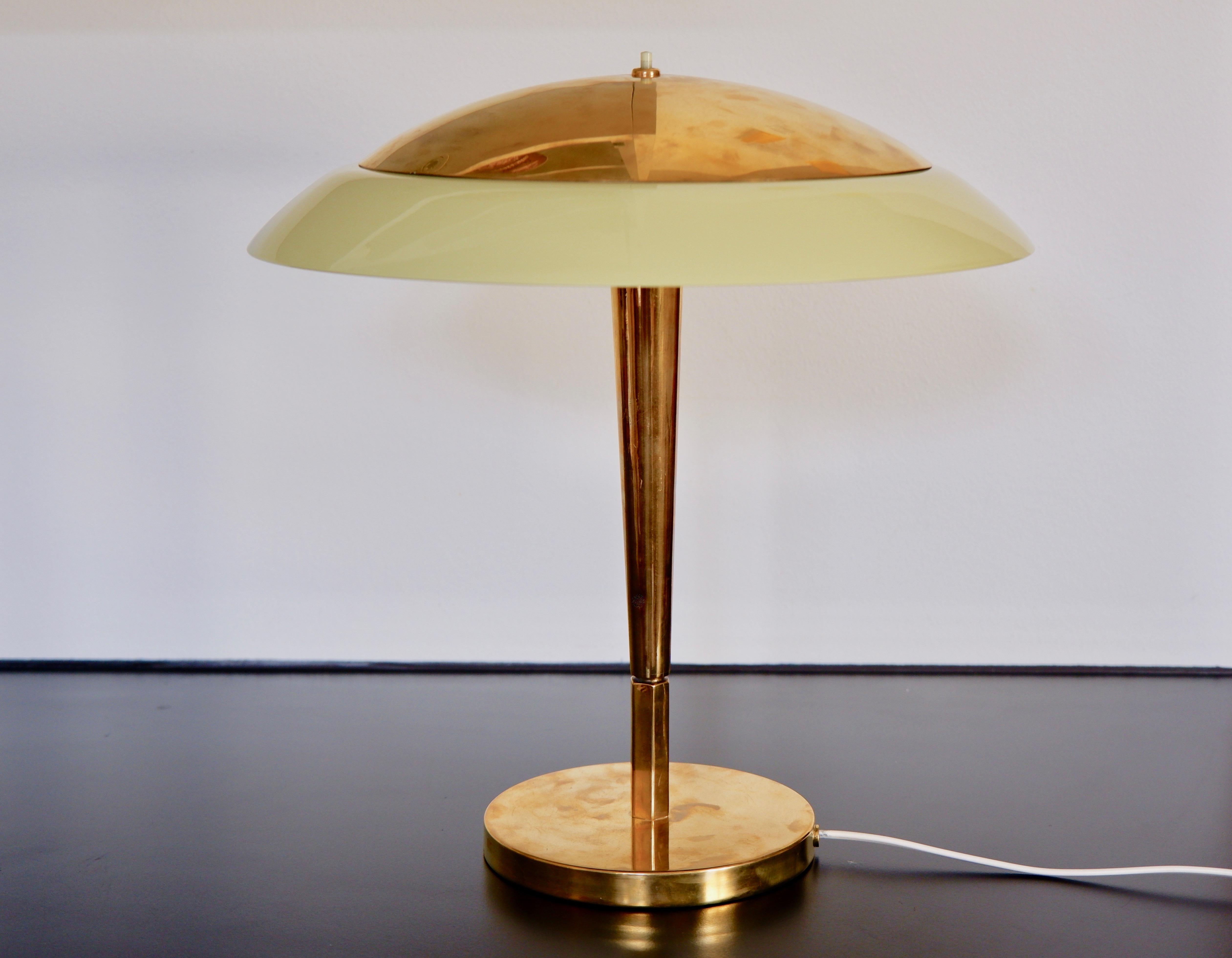 Impressive Paavo Tynell Table lamp made in polished brass and amber glass shade. The lamp is in great condition and it's stamped by the editor TAITO. Model 5061. Dimension : 38.5 cm high, 36 cm diameter. Paavo Tynell was one of the most prolific