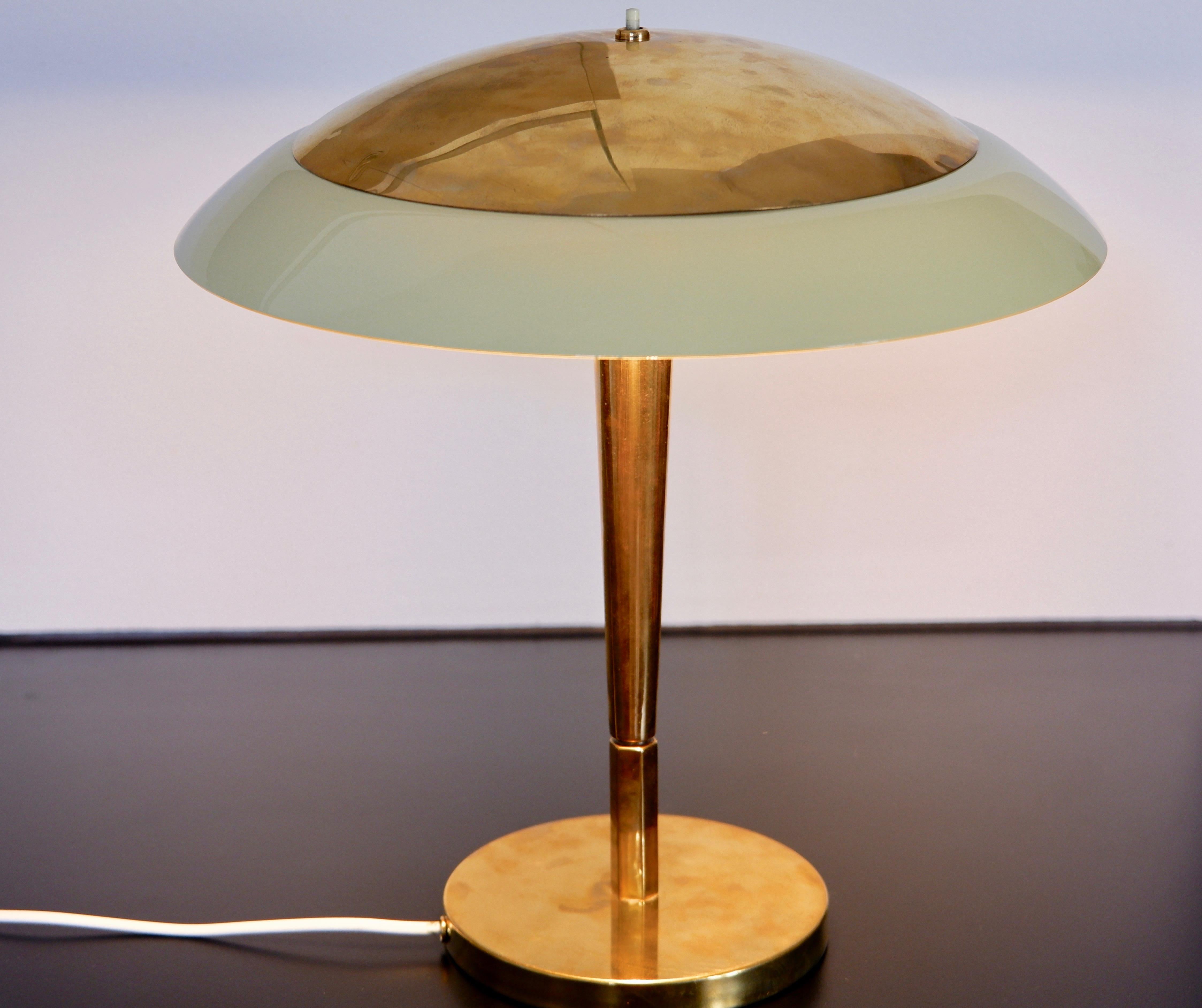 Paavo Tynell Table Lamp Model 5061 for Taito Brass and Opaline Glass, circa 1940 In Fair Condition For Sale In Hägersten-Liljeholmen, Stockholms län