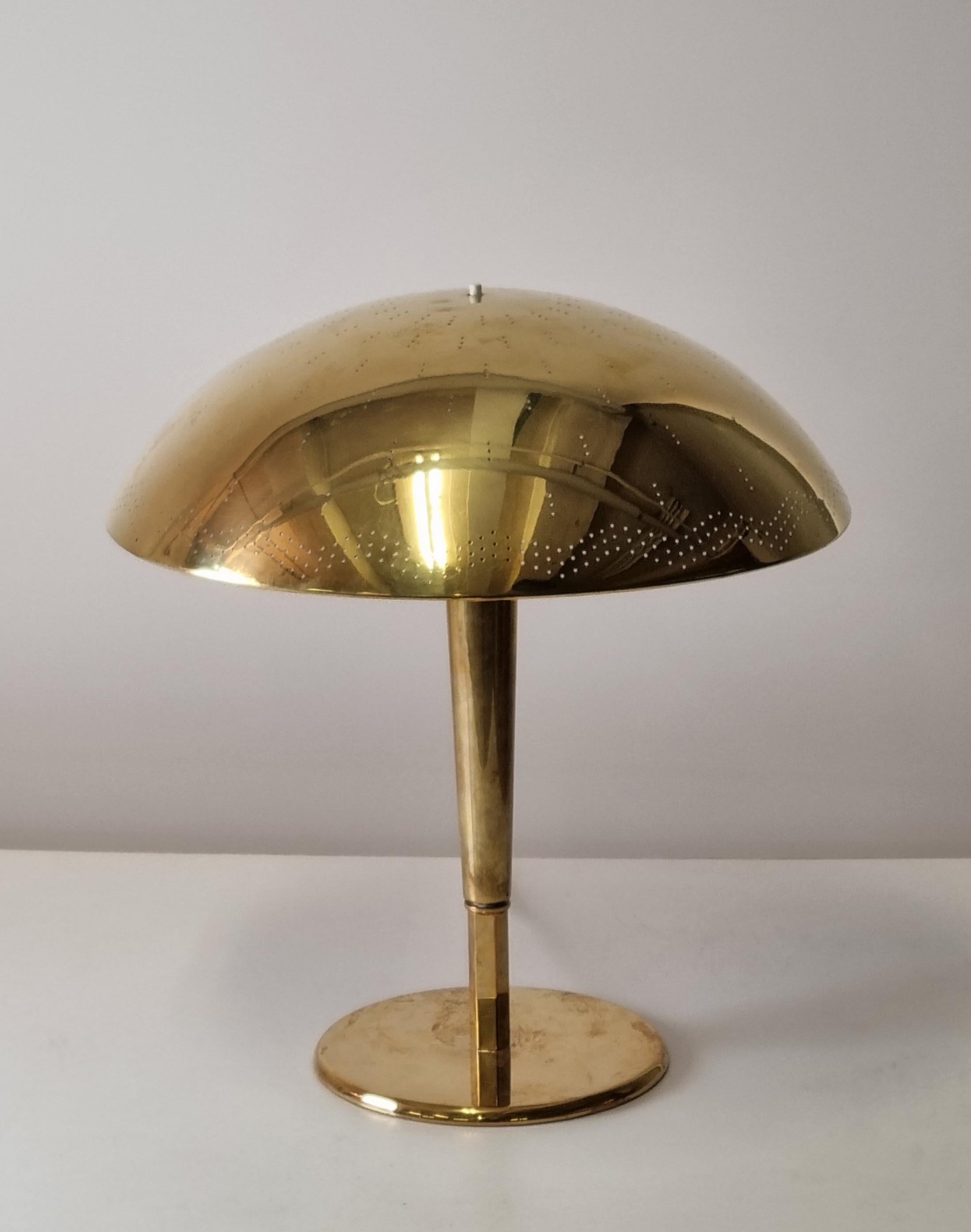 Milieu du XXe siècle Lampe de table Paavo Tynell, modèle 5061, Idman, années 1950 en vente