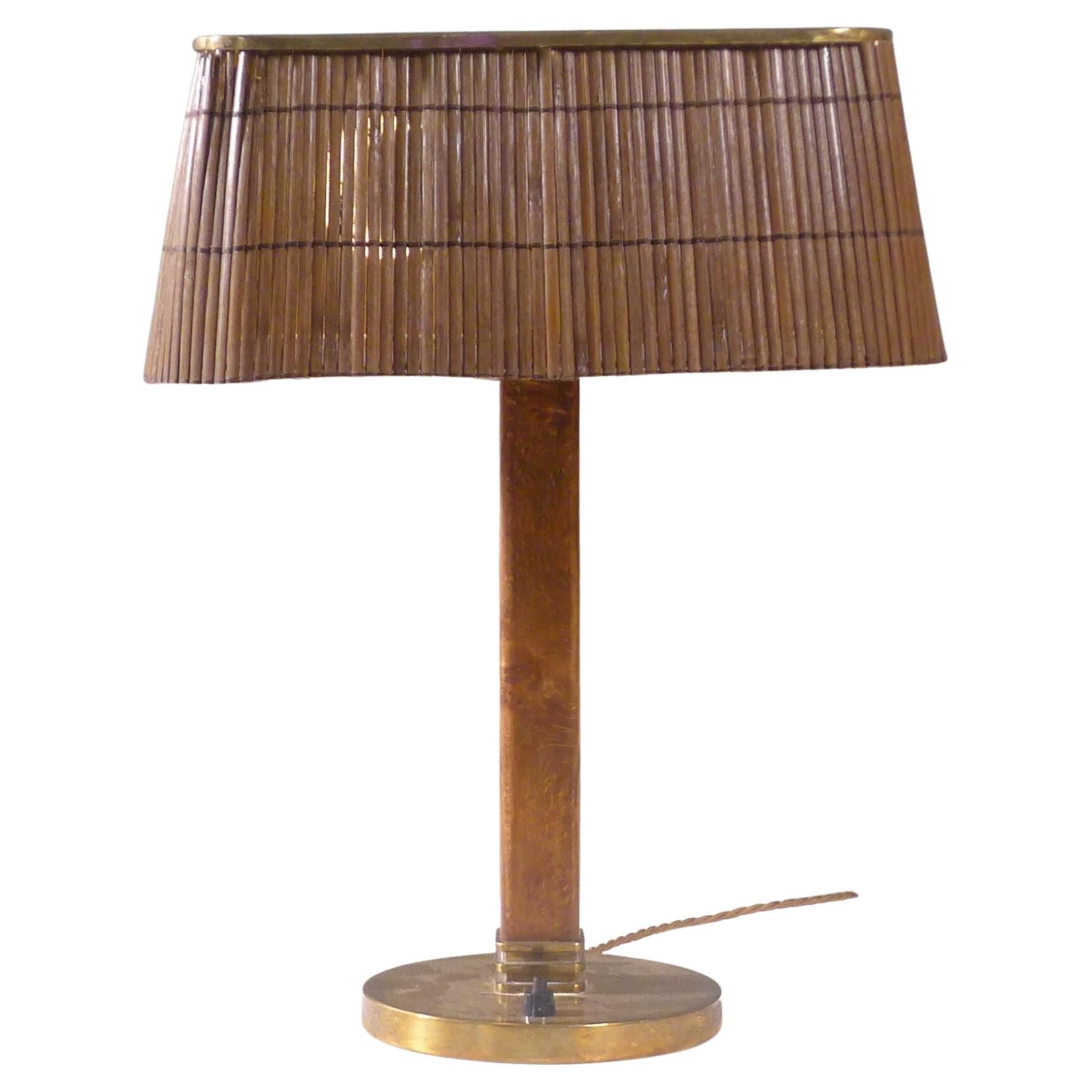 Paavo Tynell, lampe de bureau modèle 5066, Taito Oy, années 1940, abat-jour en rotin