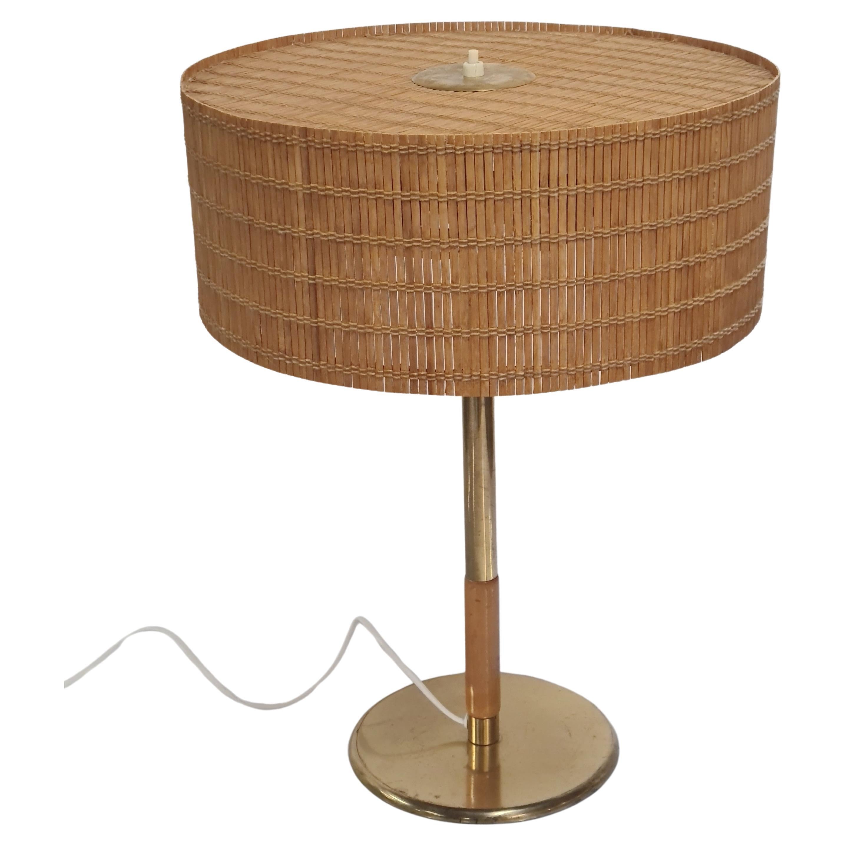 Paavo Tynell table lamp model 5068, manufactured by Taito Oy in the 1950s, excellent condition. One of the more rarely seen Tynell table lamp models. Please see our other items for another one of this similar model with a small variation to the