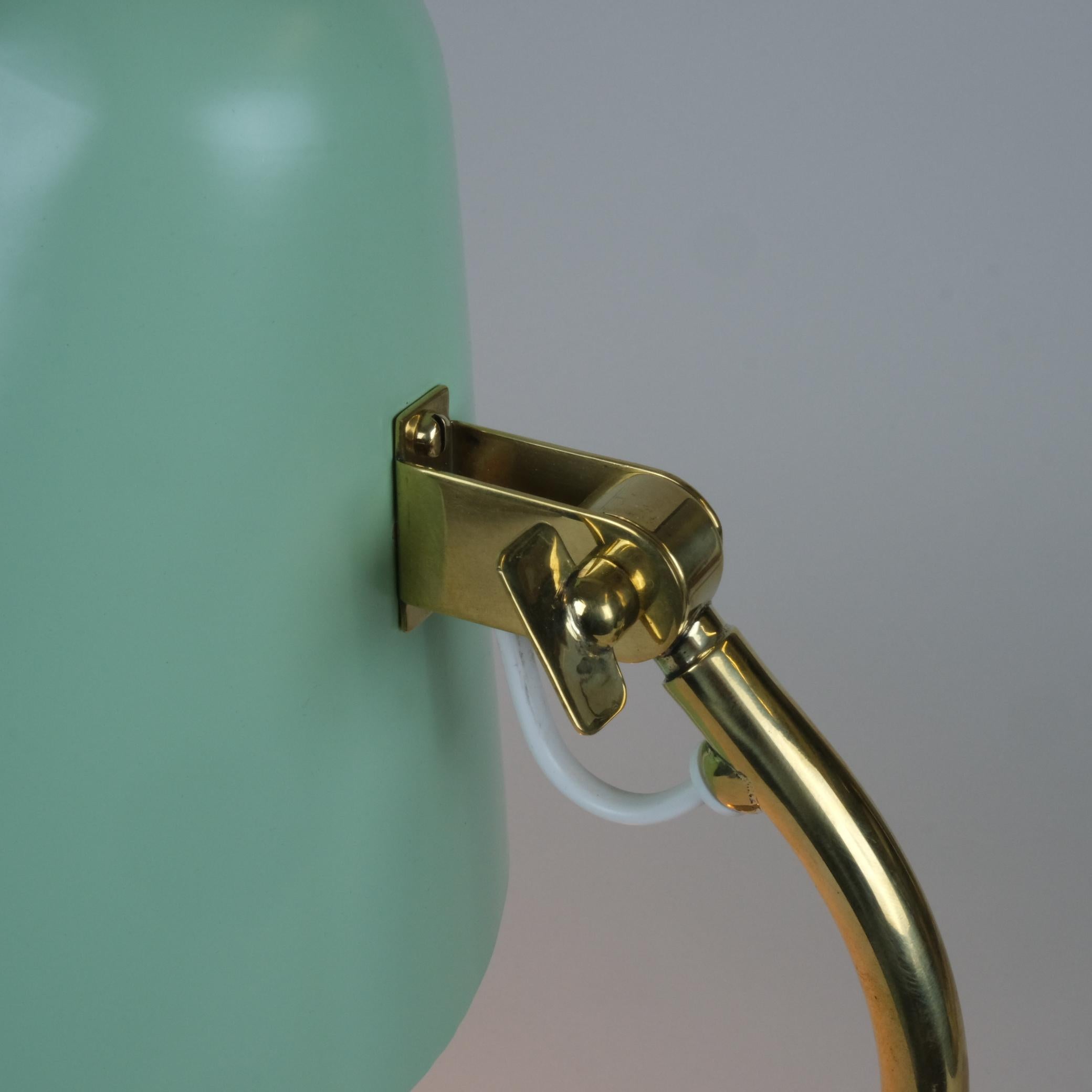 Lámpara de mesa Paavo Tynell Model. 5233, Verde, latón y abedul, Taito Oy Años 50 Metal en venta