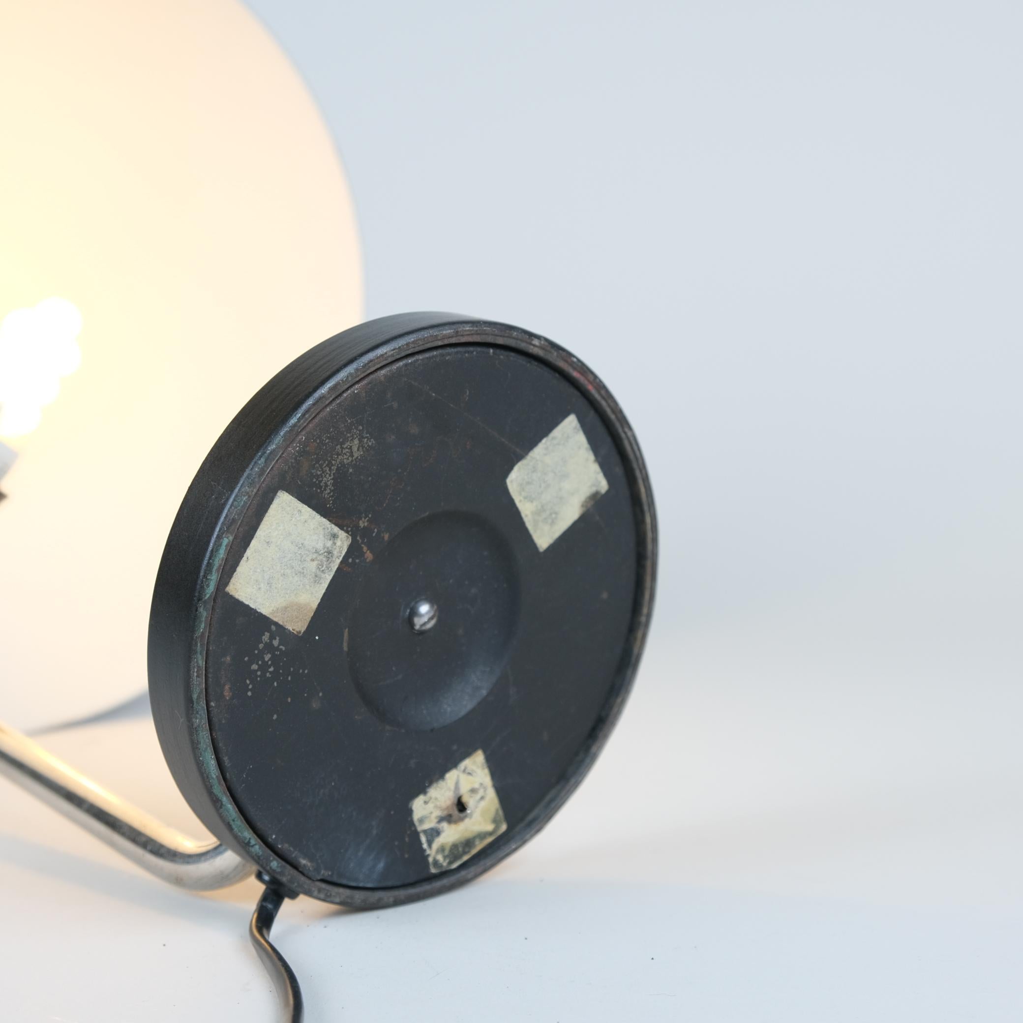 Lampe de table Paavo Tynell modèle 5310 en noir et laiton nickelé, Taito 1930s en vente 1