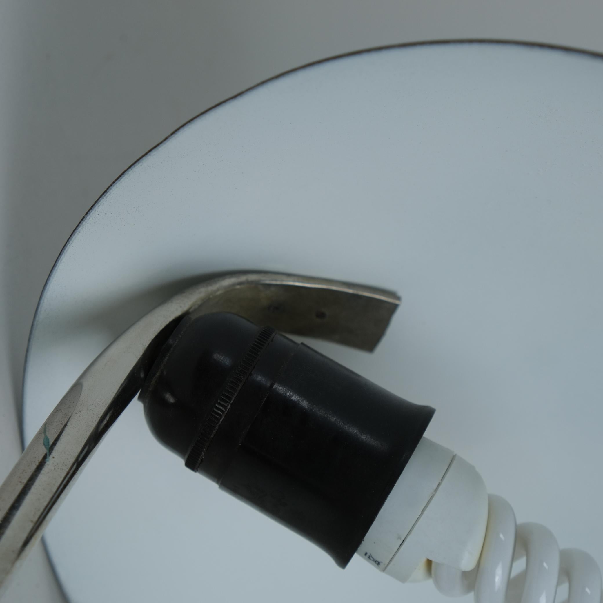 Lampe de table Paavo Tynell modèle 5310 en noir et laiton nickelé, Taito 1930s en vente 2