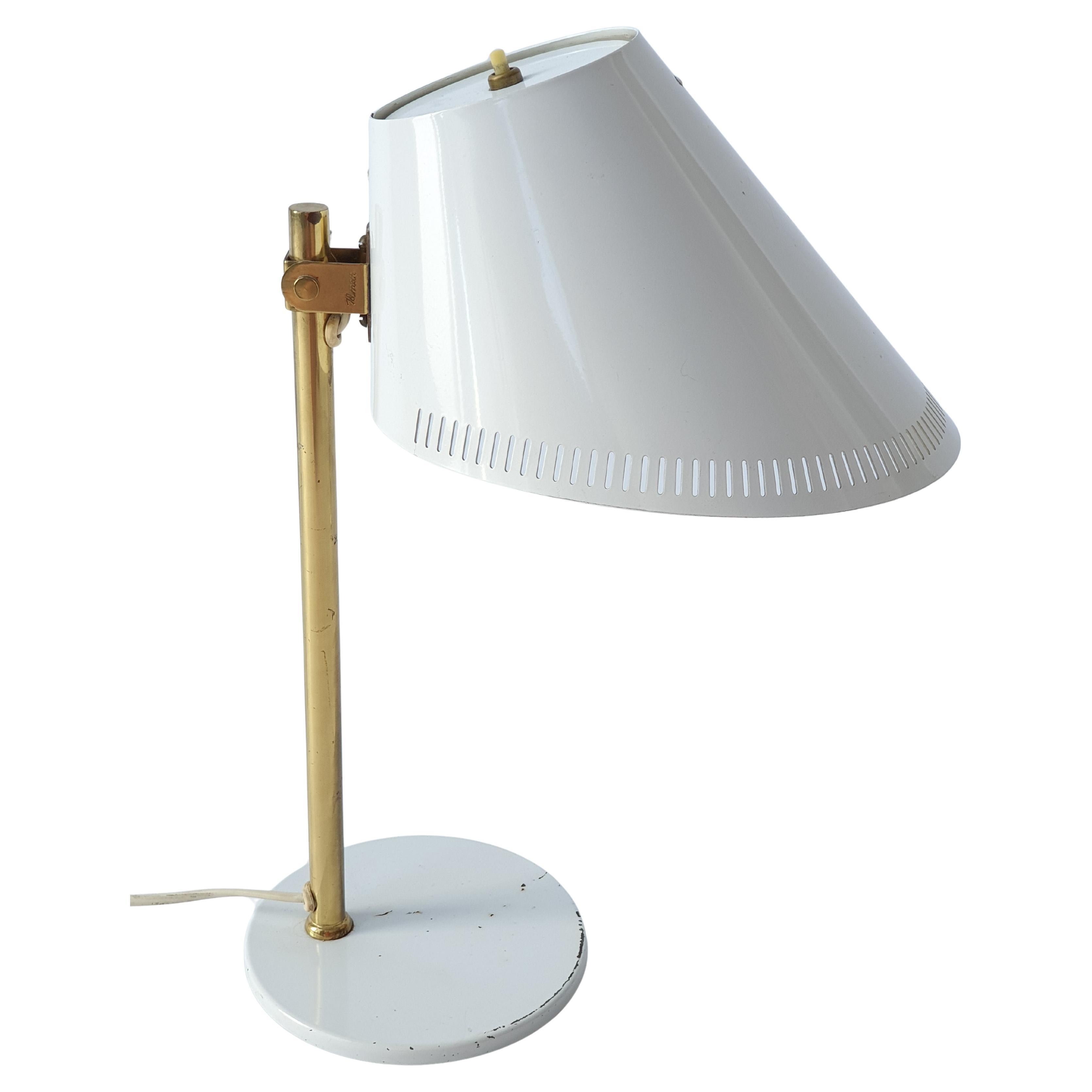 Paavo Tynell table lamp, model 9227. Brass and white painted steel. Idman's stamp on the stem, Idman's and Taito's stamps on the bottom. In good used gondition.