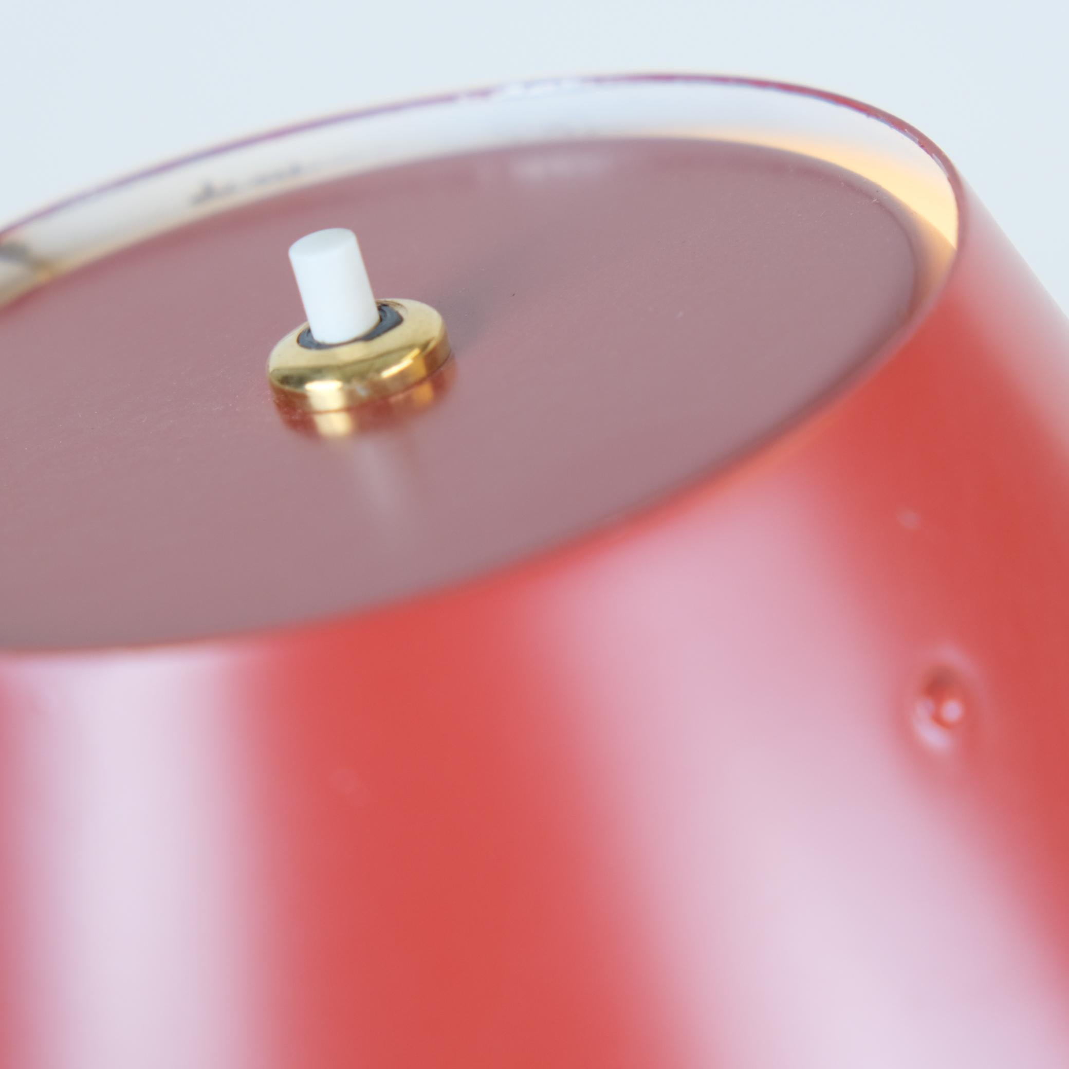 Metal Paavo Tynell Table Lamp Model 9227 in Vibrant Red & Brass, Idman 1950s For Sale