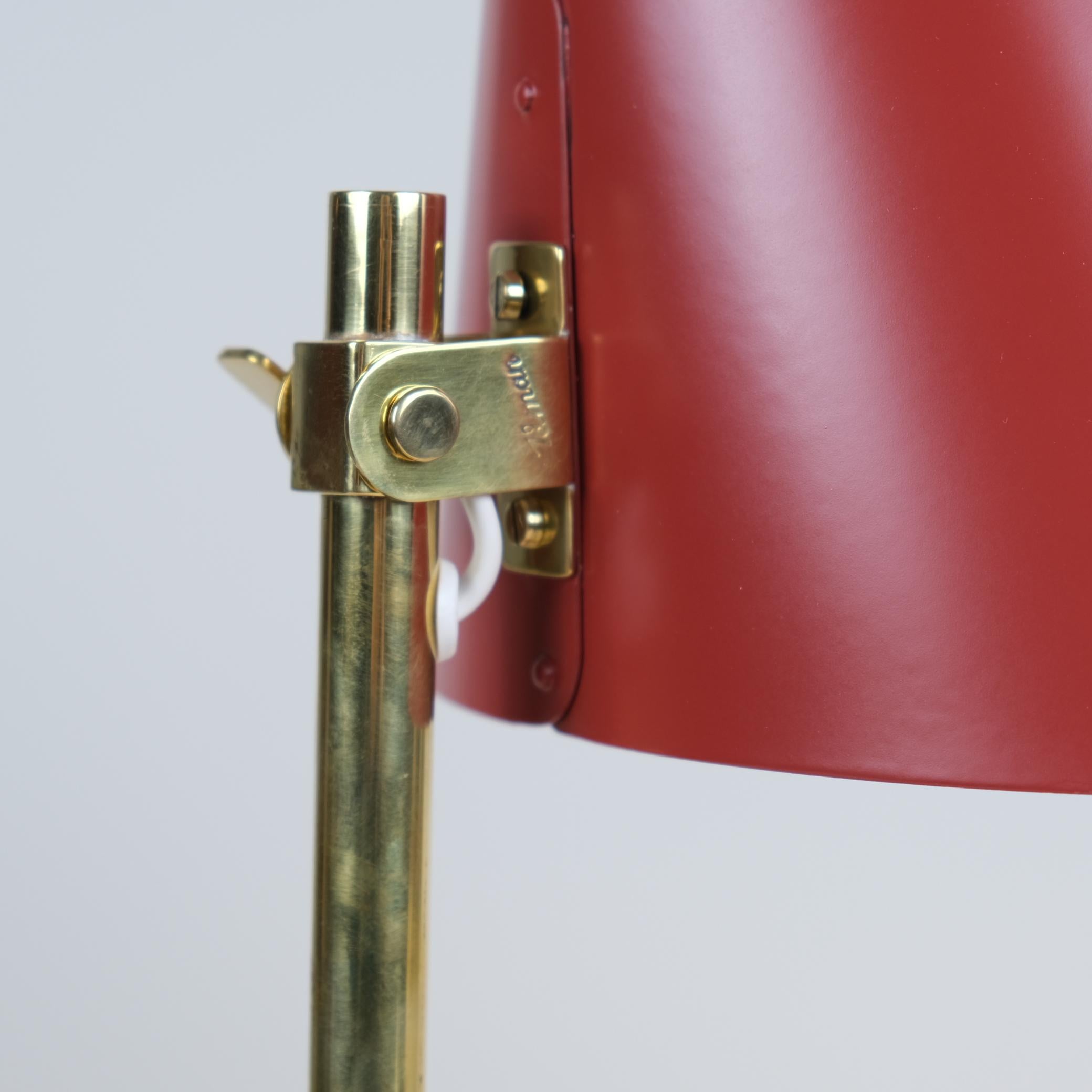 Finnish Paavo Tynell Table Lamp Model 9227 in Vibrant Red & Brass, Idman 1950s For Sale