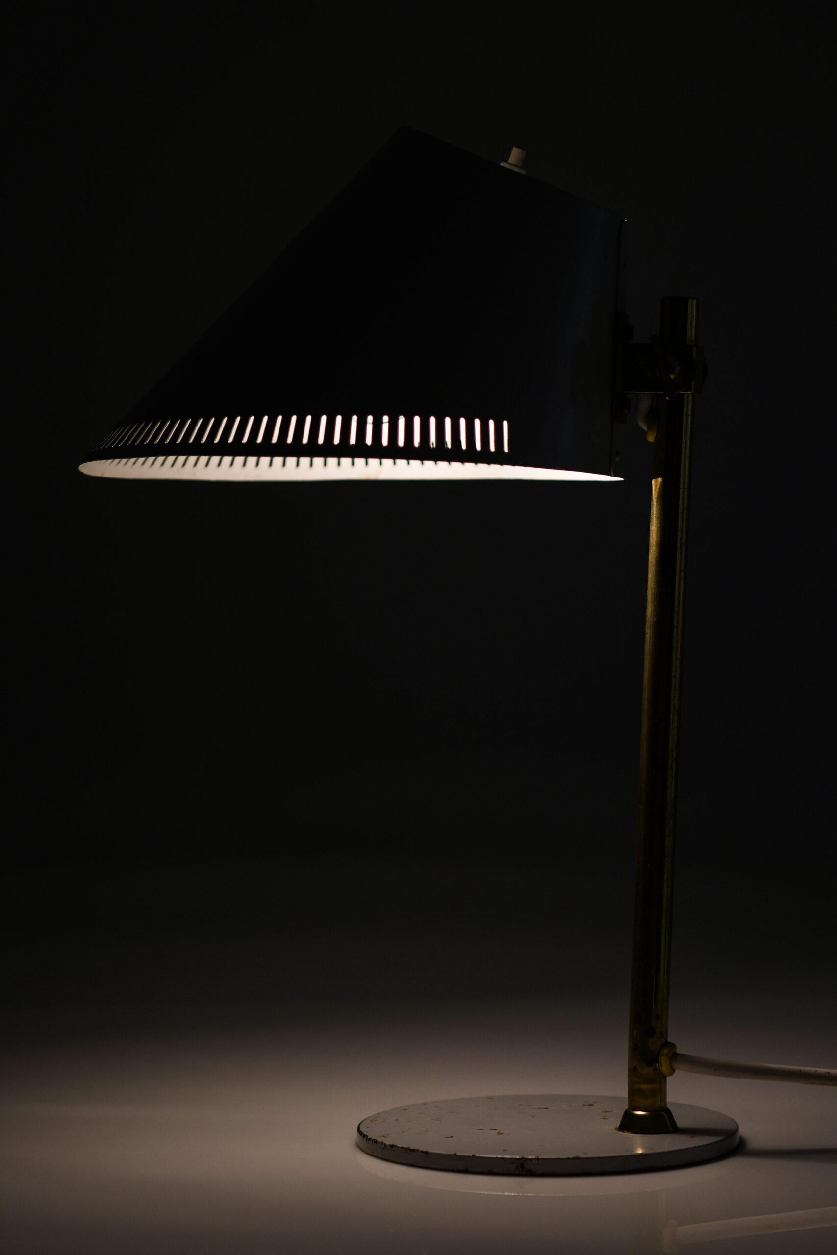 Métal Lampe de bureau Paavo Tynell Modèle 9227 Produite par Idman en Finlande en vente