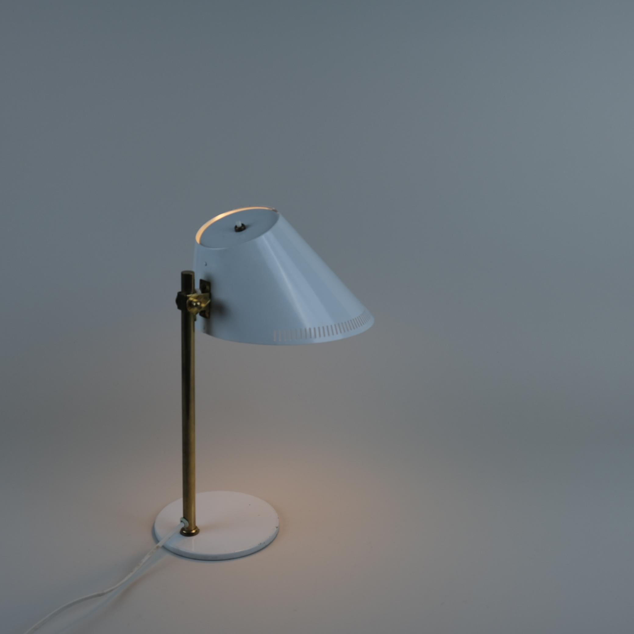 Tischlampe Modell H5-7 von Paavo Tynell in Weiß und Messing, Idman 1960er Jahre im Angebot 2